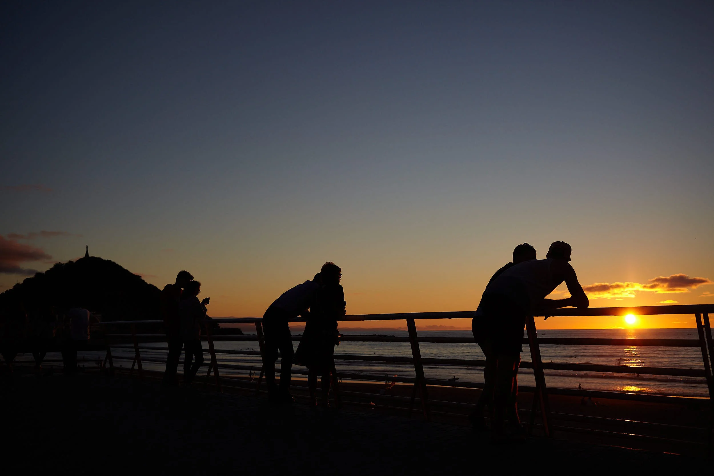 July 2018. Watching the sunset from Zurriola Beach, San Sebastián (Gipuzkoa), Basque Country, Spain. Photo by James Sturcke | sturcke.org