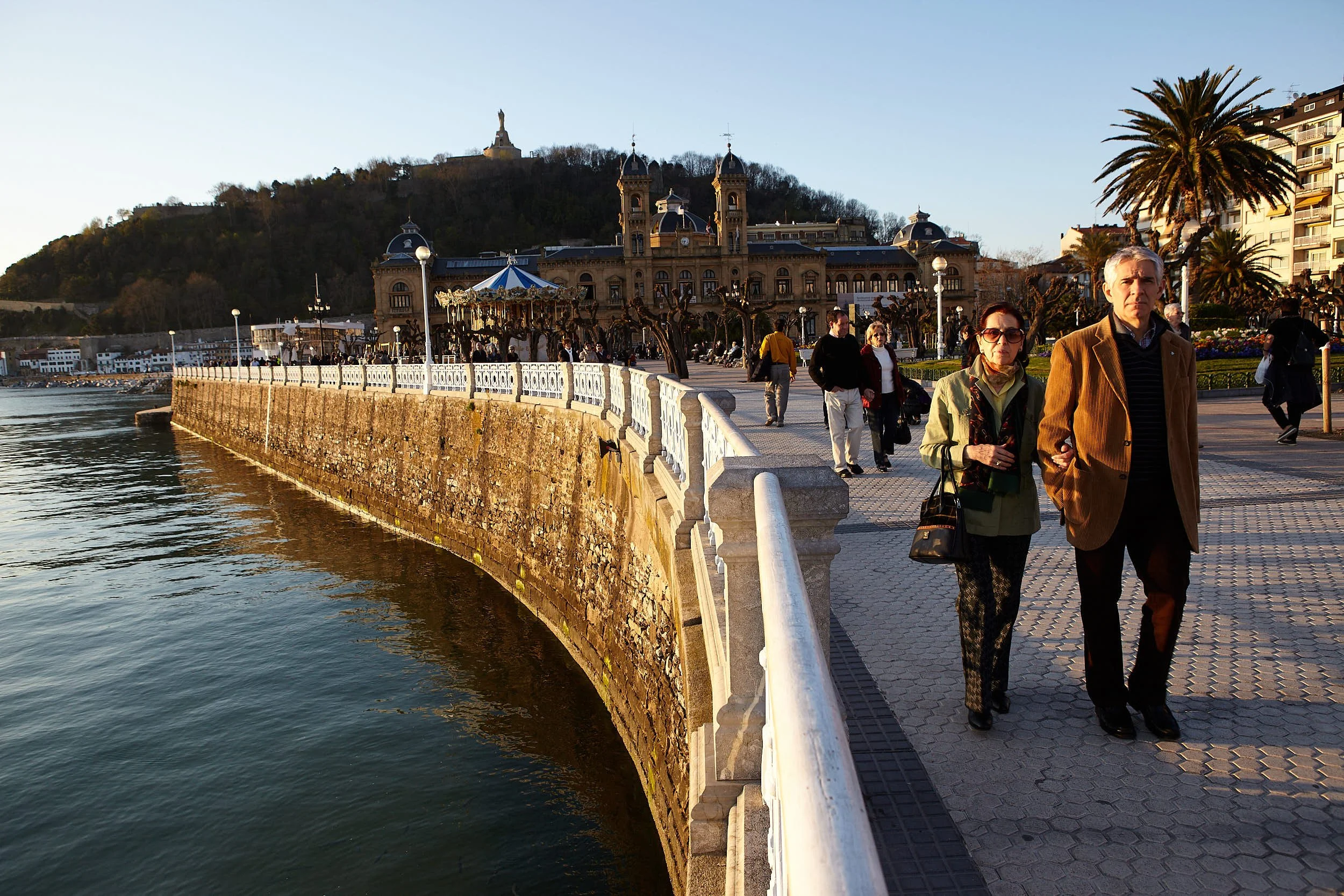 March 2011. Evening paseo on promenade beside La Concha beach, San Sebastián (Donostia), Gipuzkoa, Spain. Photo by James Sturcke | sturcke.org