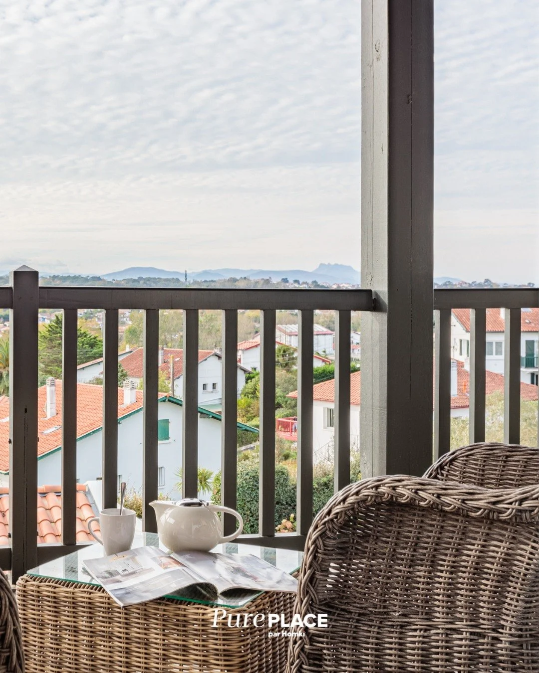 Imaginez-vous savourer votre th&eacute; ou caf&eacute; du matin dans ce cadre apaisant, avec une vue panoramique. 

Ce bien est en vente chez Pure place par Homki ; contactez-nous ou faites une demande de visite sur nos sites en bio !