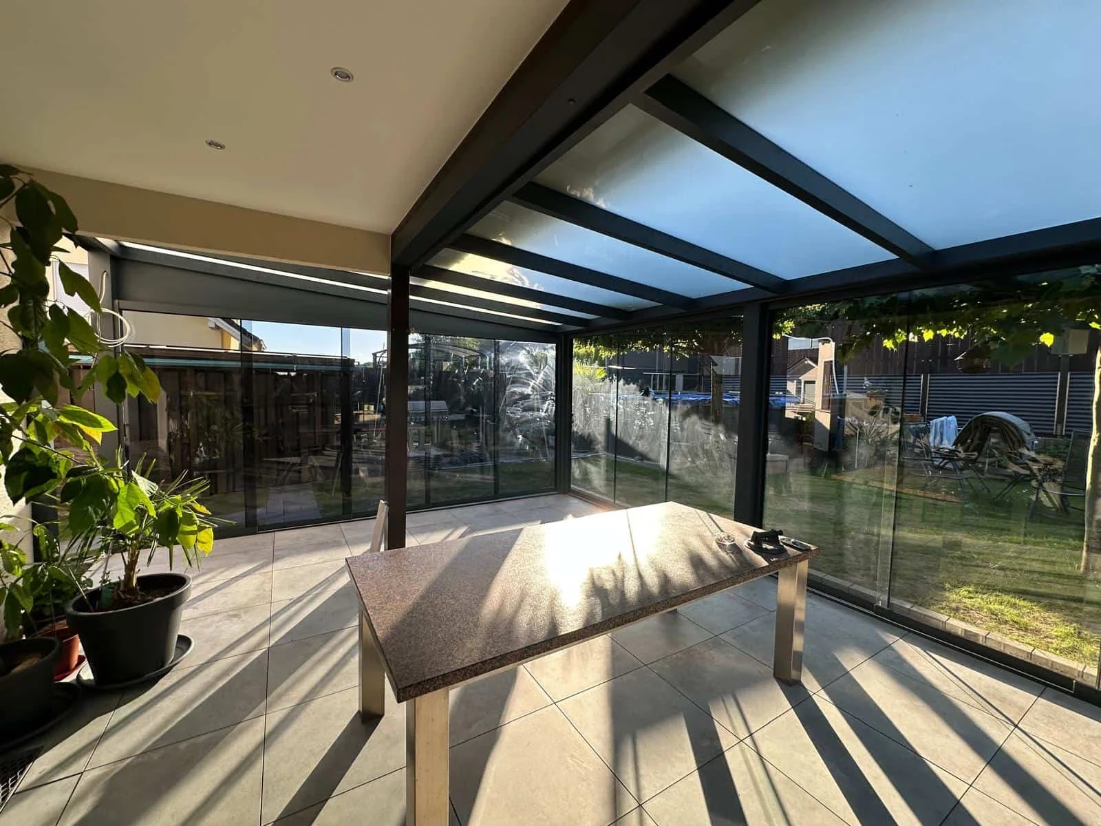 Glasdach oder Lamellendach für meine Terrasse?