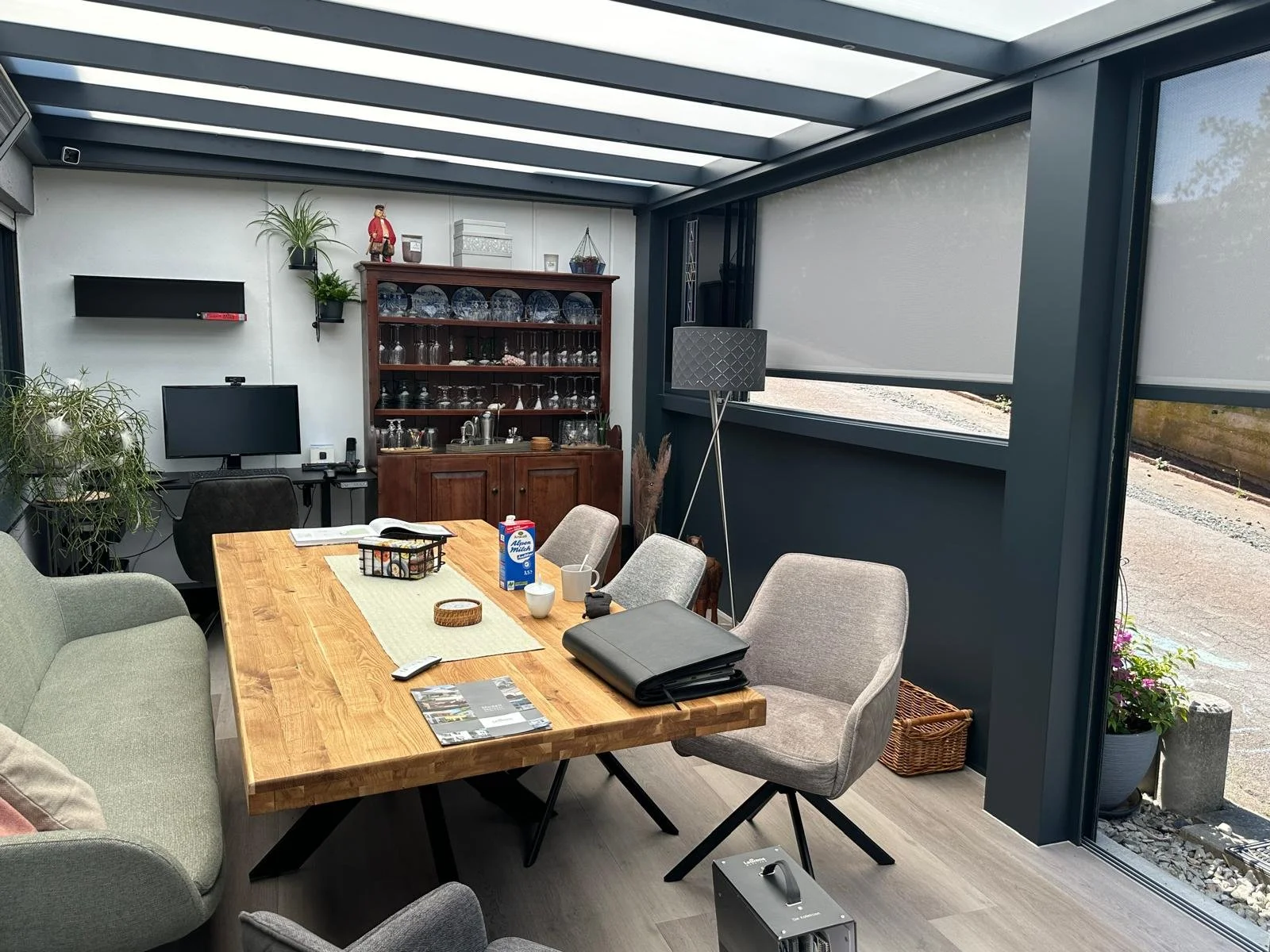 Aluminium Terrassendach mit Sitzbereich in Homburg Garten