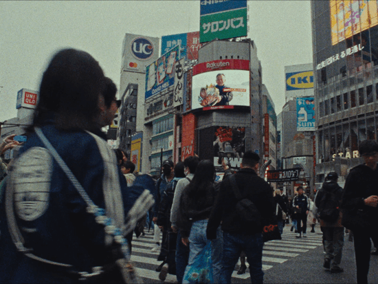 1. Oasis_Dan_Tokyo_Postcards01180423_01180442.gif