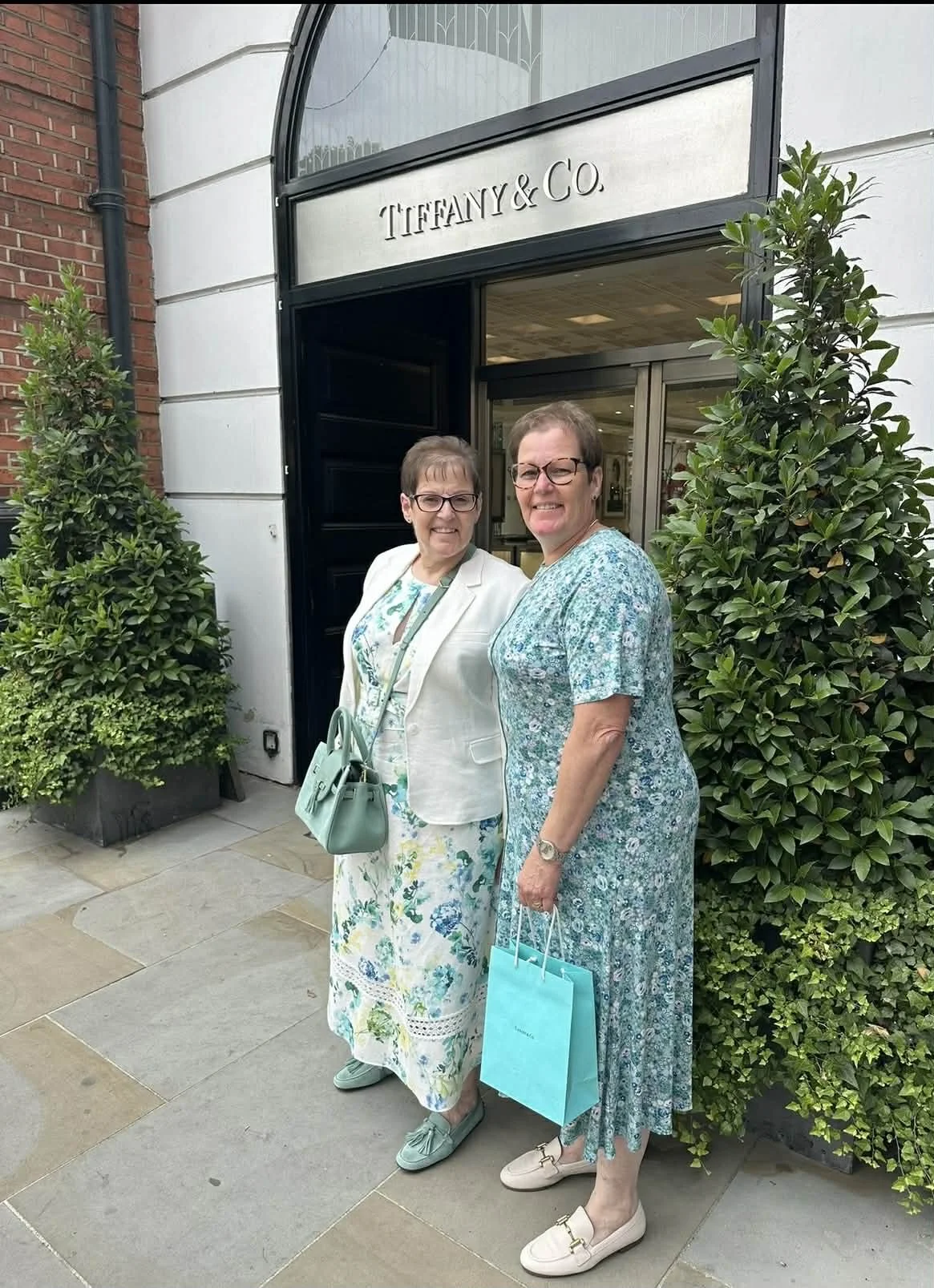Joanne and her twin sister Rachael outside Tiffany' & Co wearing summer dresses and carrying shopping bags. Day out for a lung cancer patient