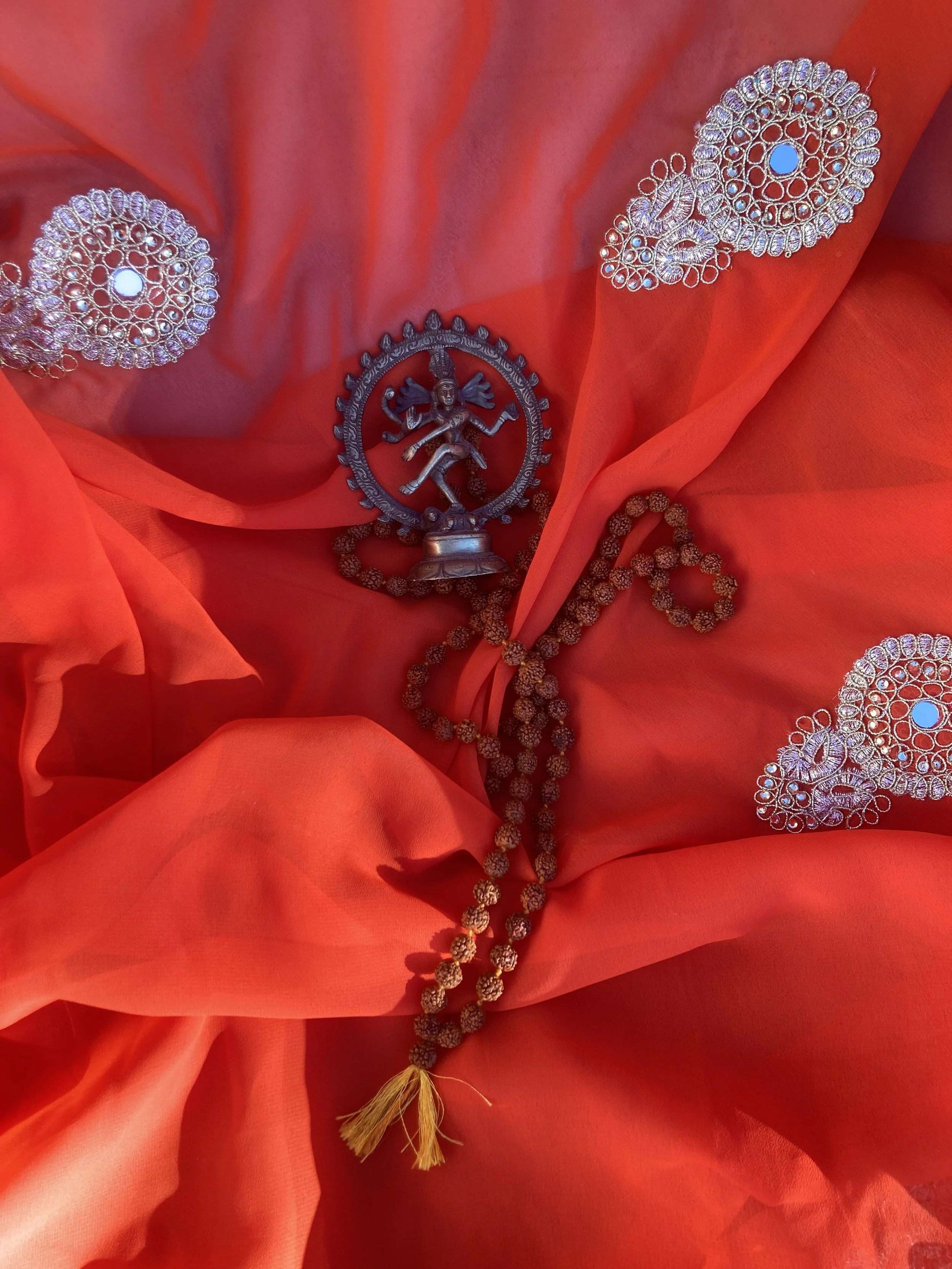 Magie der 108 Sonnengrüße mit Live Musik und Mantragesang I mit Maja und Susanne 