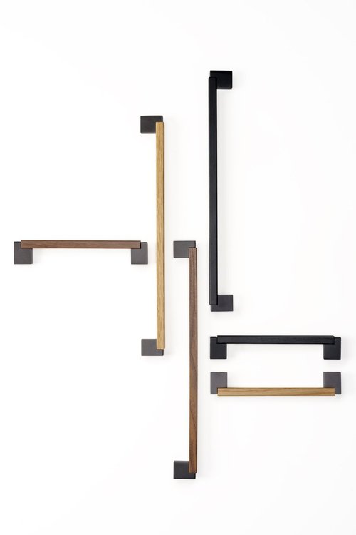 Duo Mini Nordic Cabinet Pull by Viefe in lava black/oak, 160 mm