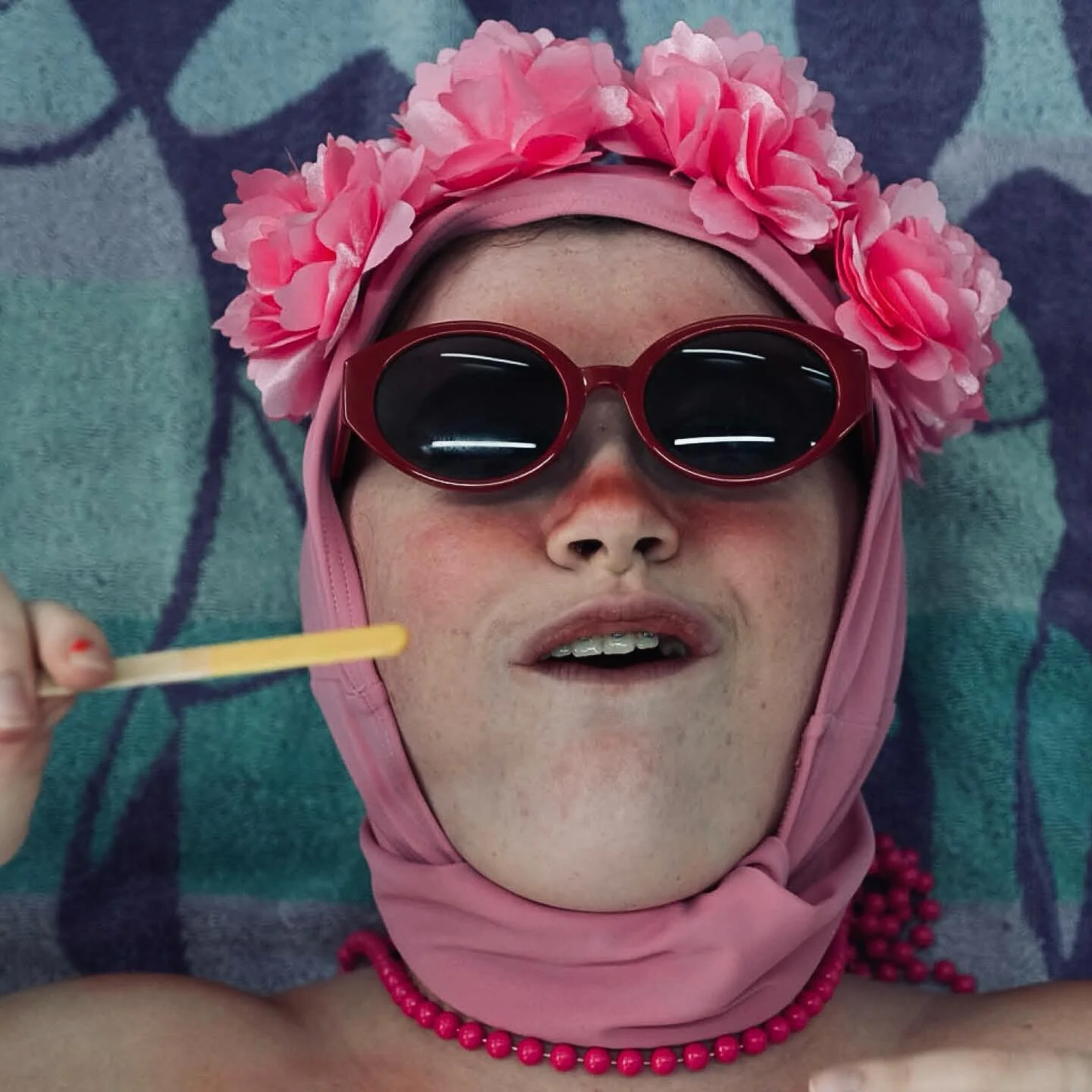 That time Izzy ate an ice lolly and got fake sun burnt all for the love of a good pic 🥵
@middleclassbadboy
@izzyygallagher