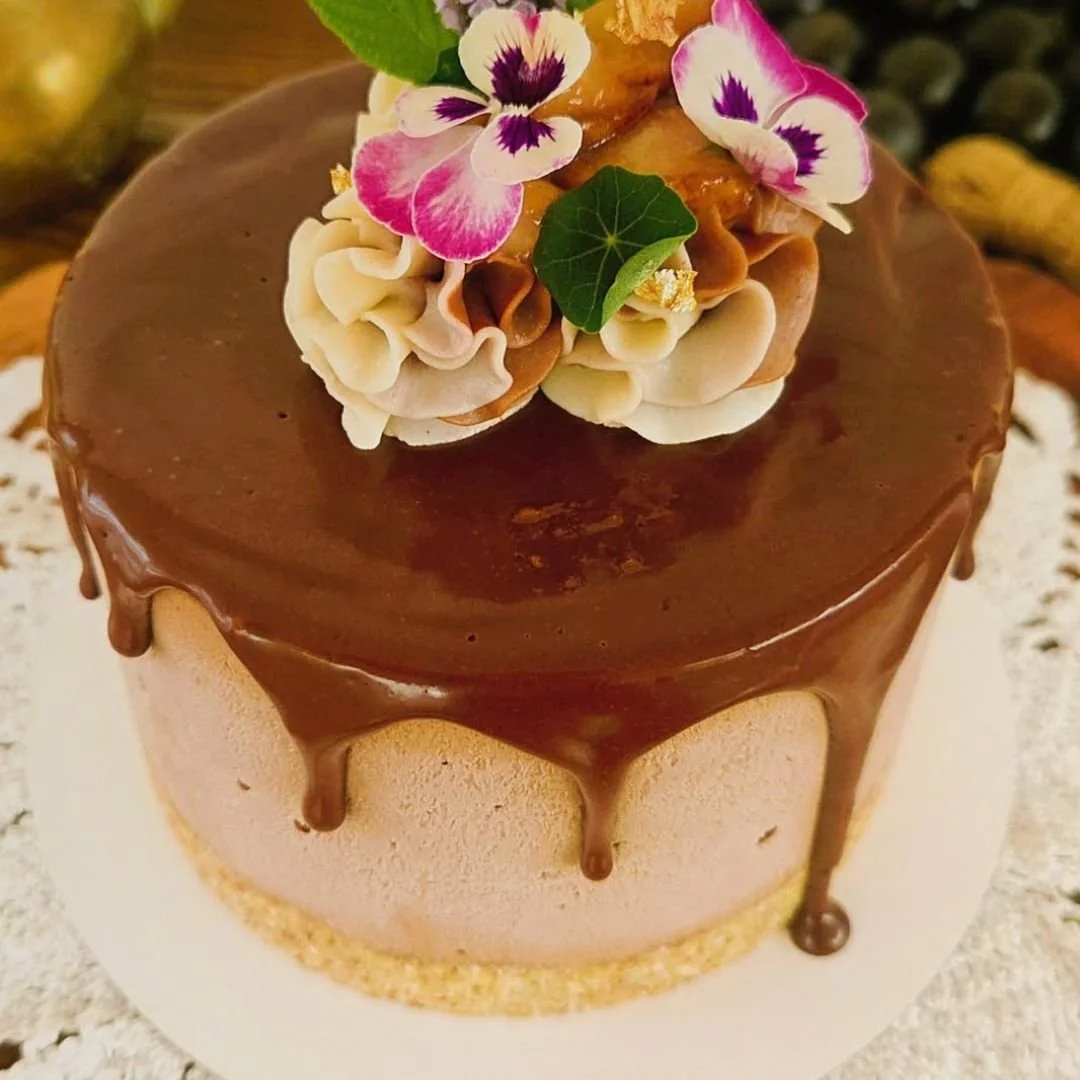 Gâteau poires caramélisées, mousse chocolat et ganache chocolat