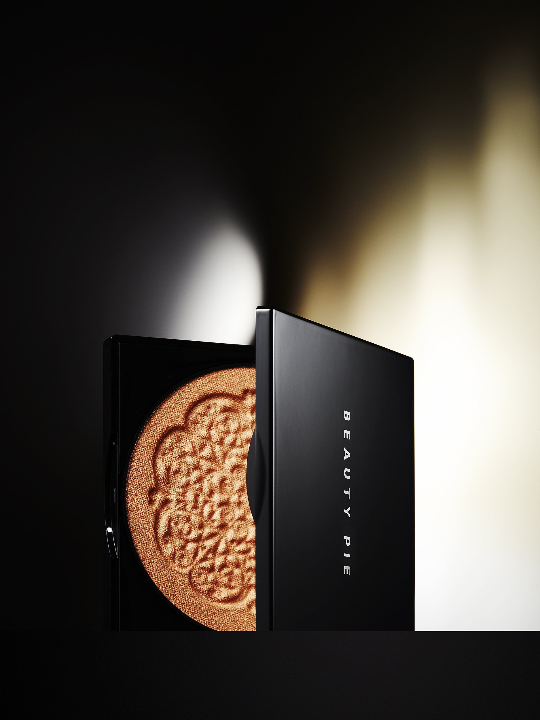 Beauty Pie Bronzer makeup - packshot photography by Simon Lyle Ritchie