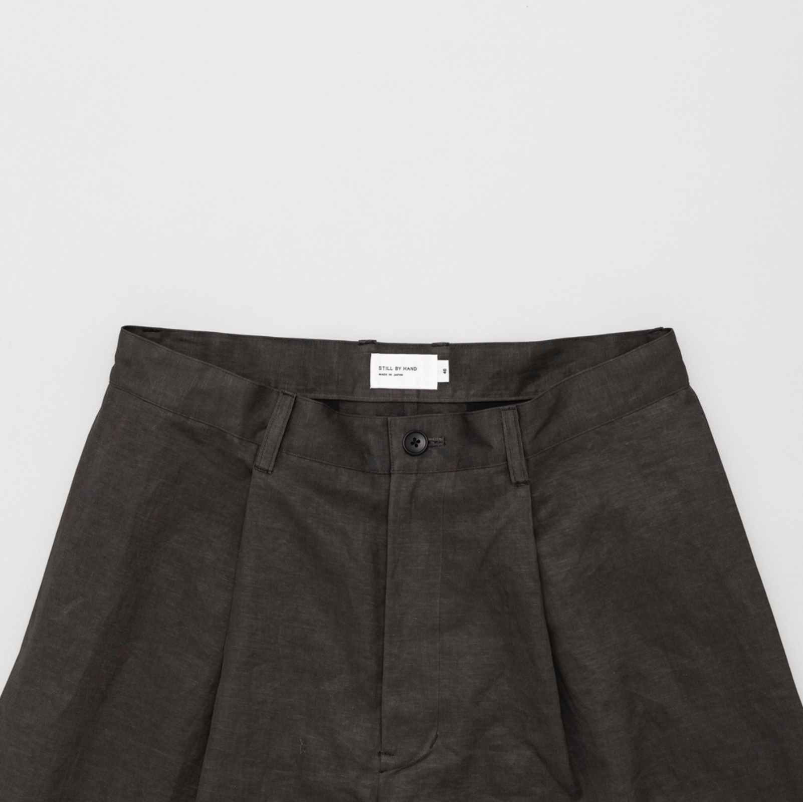 STILL BY HAND – LINEN MIXED WIDE SHORTS (CHARCOAL)