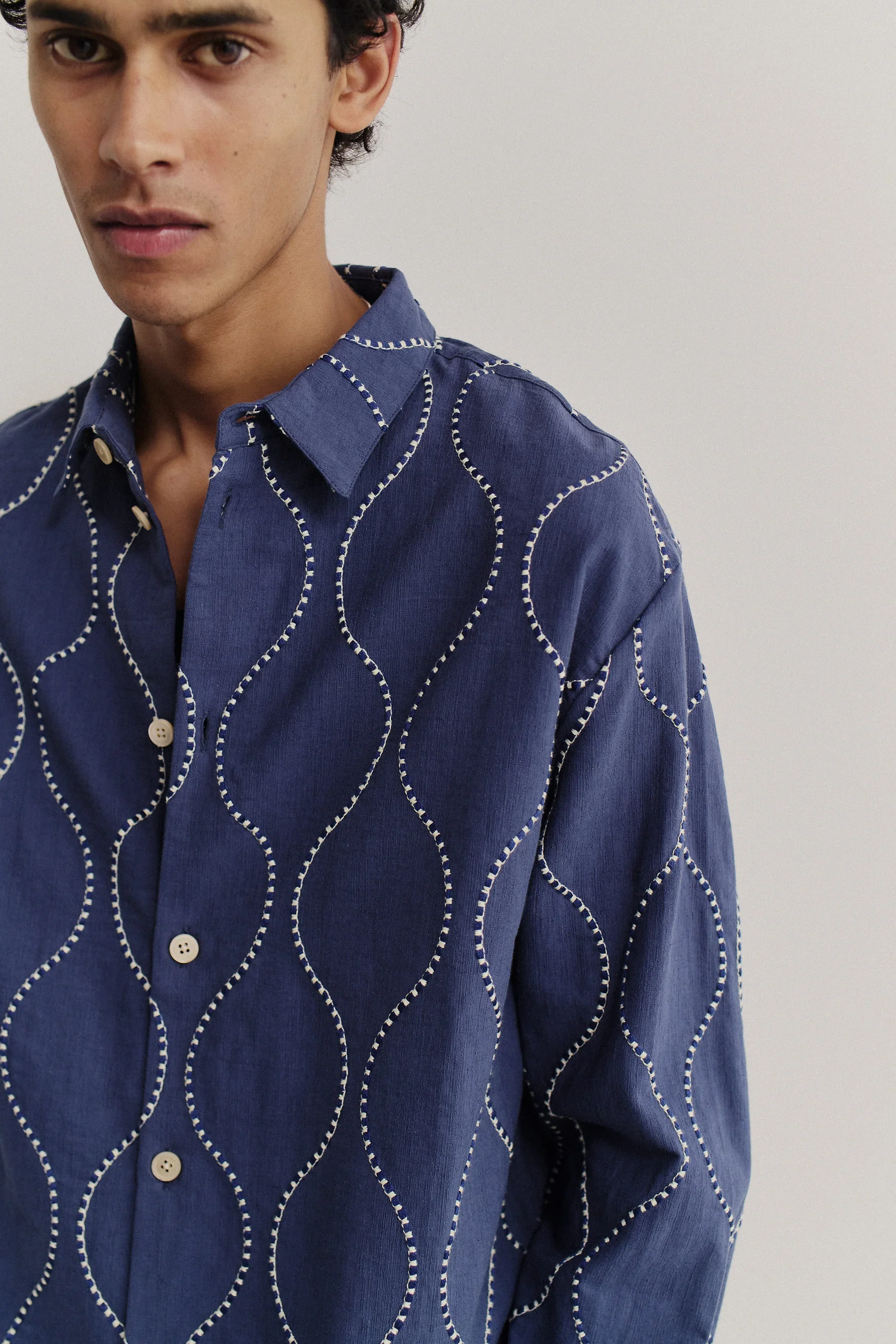 AKINDOFGUISE_SS26_PINO_SHIRT_OCEAN_WAVES_0378.jpg.webp