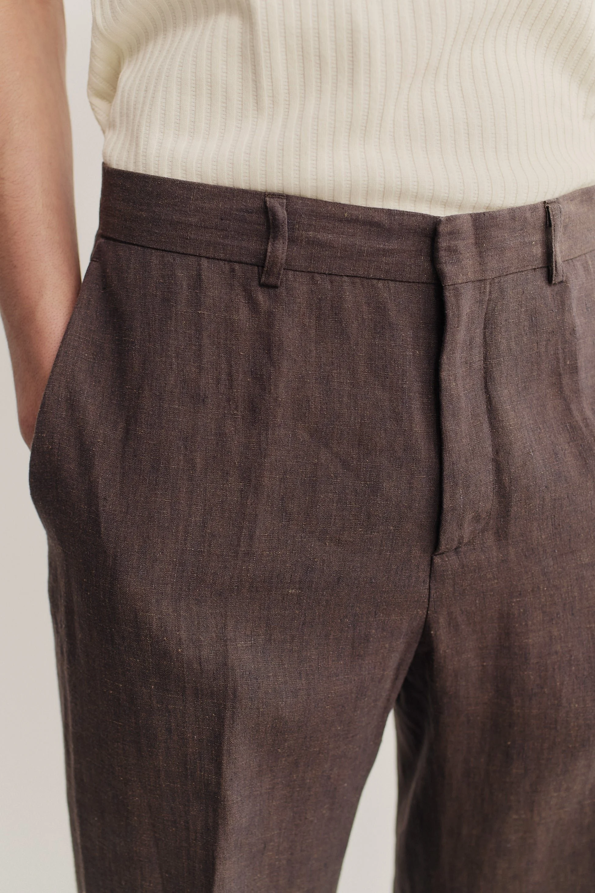 AKINDOFGUISE_SS26_TAILORED_WIDE_TROUSERS_BURNT_UMBER_0573.jpg