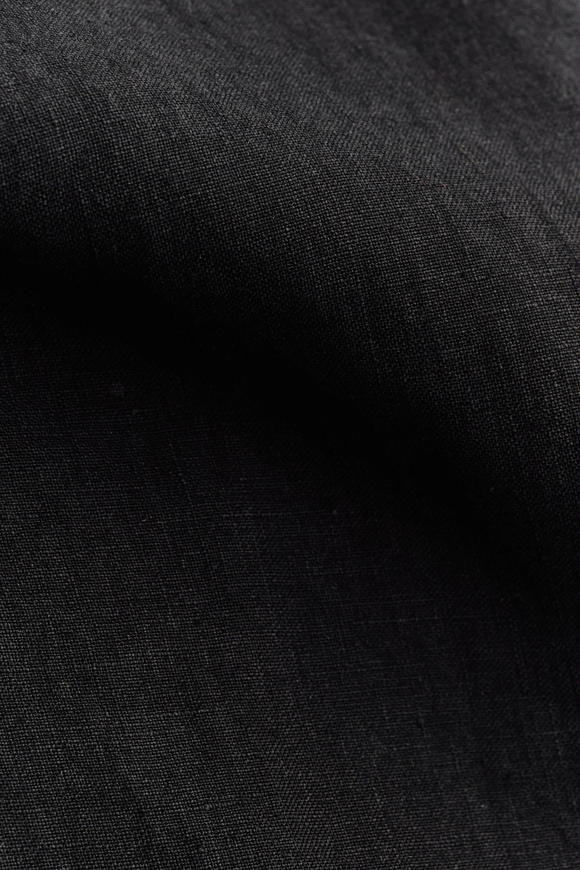 AKINDOFGUISE_SS26_SAMATA_SHIRT_OBSIDIAN_LINEN_1690.jpg.webp