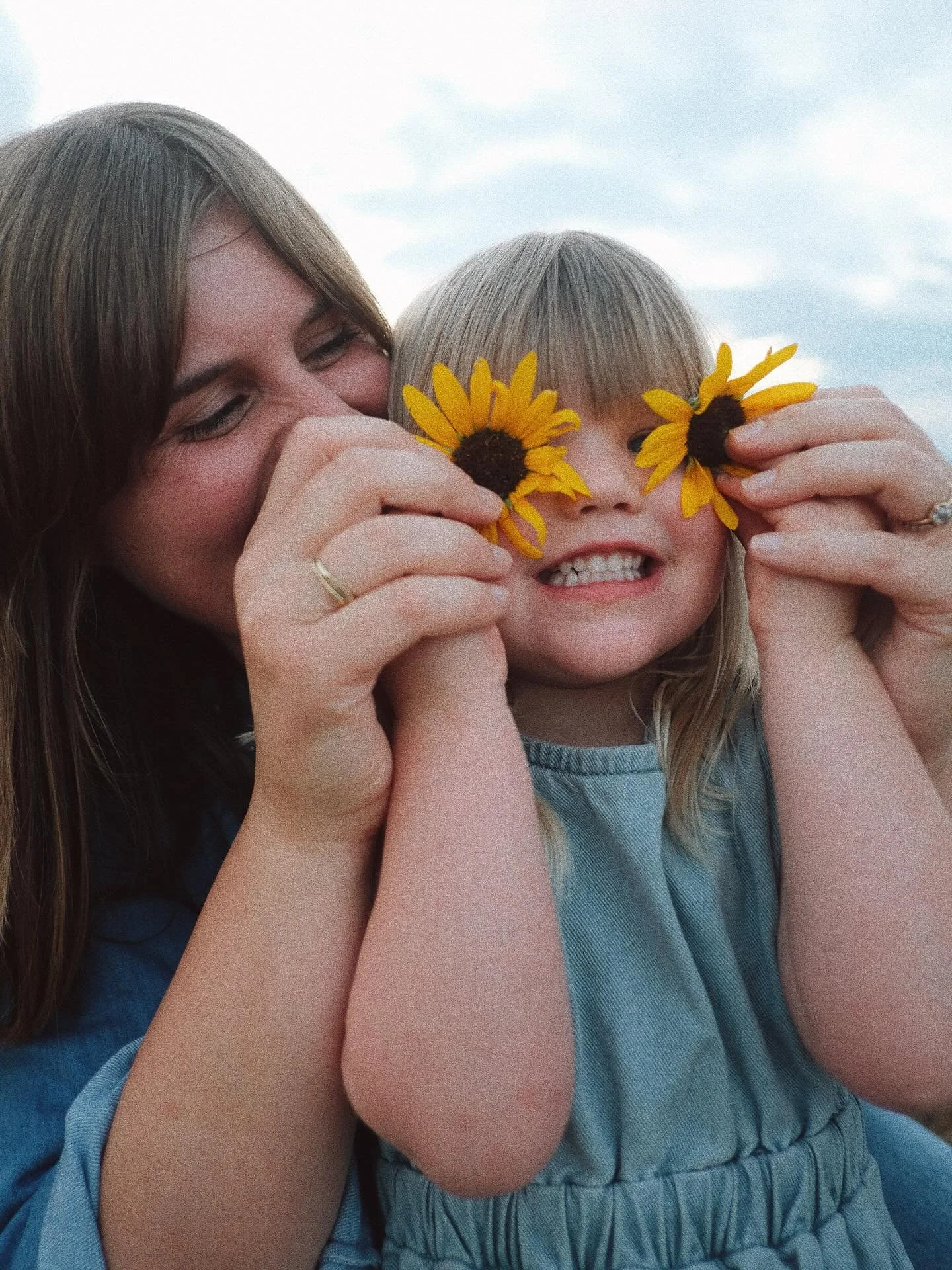 I&rsquo;ve got one date left for summer sessions! September 20th is up for grabs 🌻 After that we&rsquo;re looking into November for availability (and I&rsquo;m reeeeeally excited to take on some At Home sessions this winter!) DM me or follow the lin