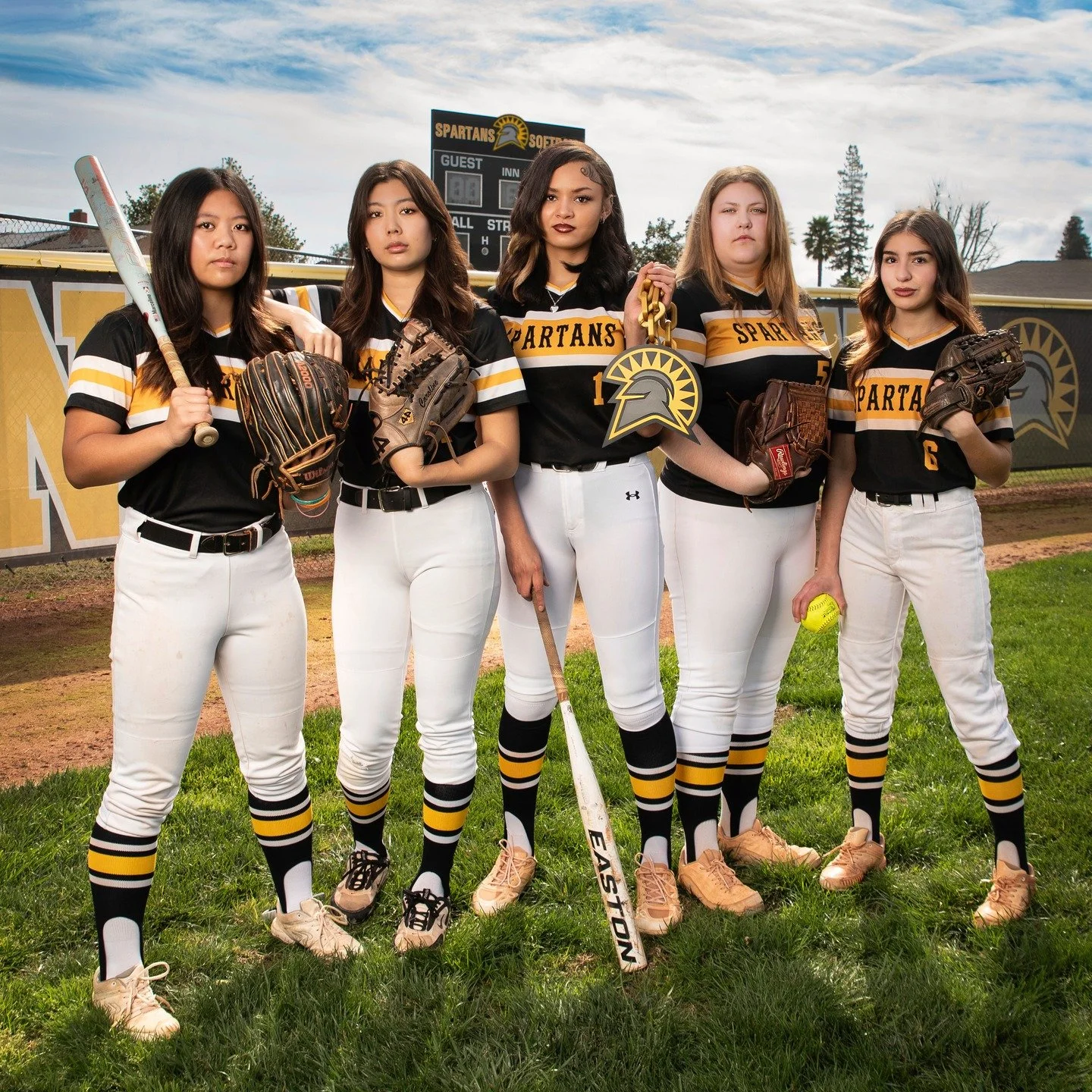 Finally got to work with the Mountain View High School Softball Team. Class of 2026! Time to hit some dingers!! 🔥🥎🏆📸 #sportsportraits #westcottlighting #nikon #tamronamericas #softball #SpartyUp