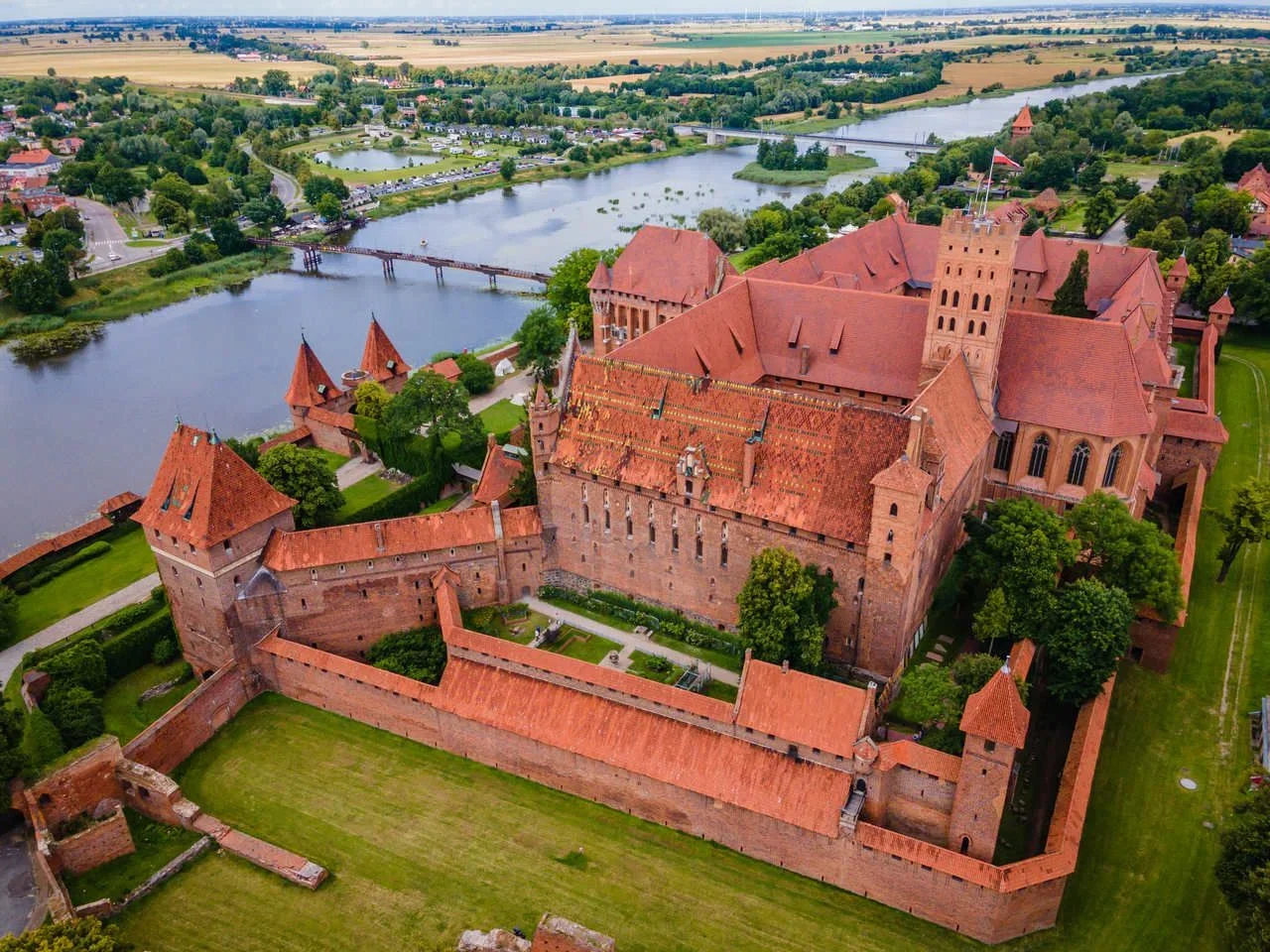 Exploring Malbork Castle: Stepping Into the Largest Brick Castle in the World 🏰