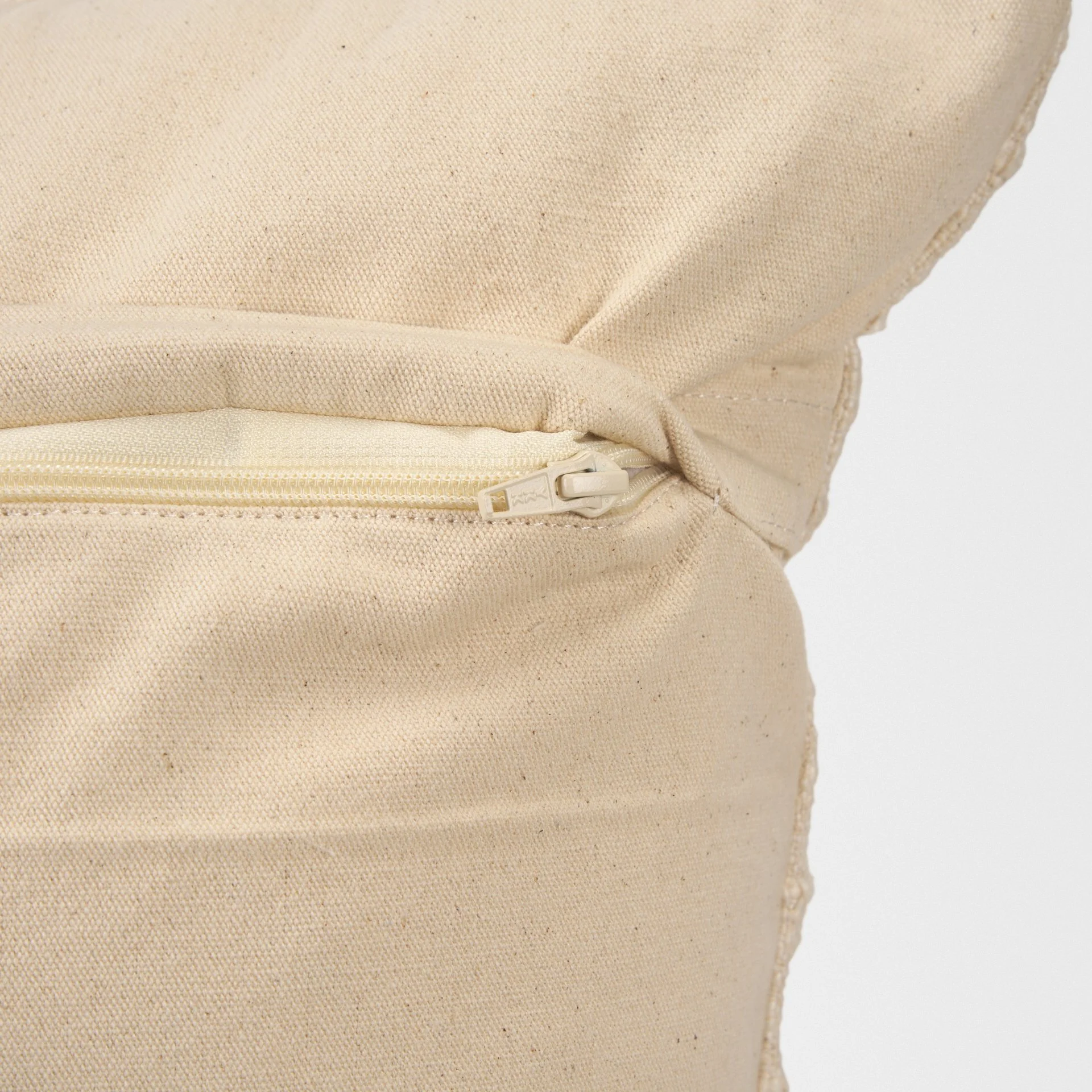 textured-lumbar-pillow-zipper-detail.jpeg