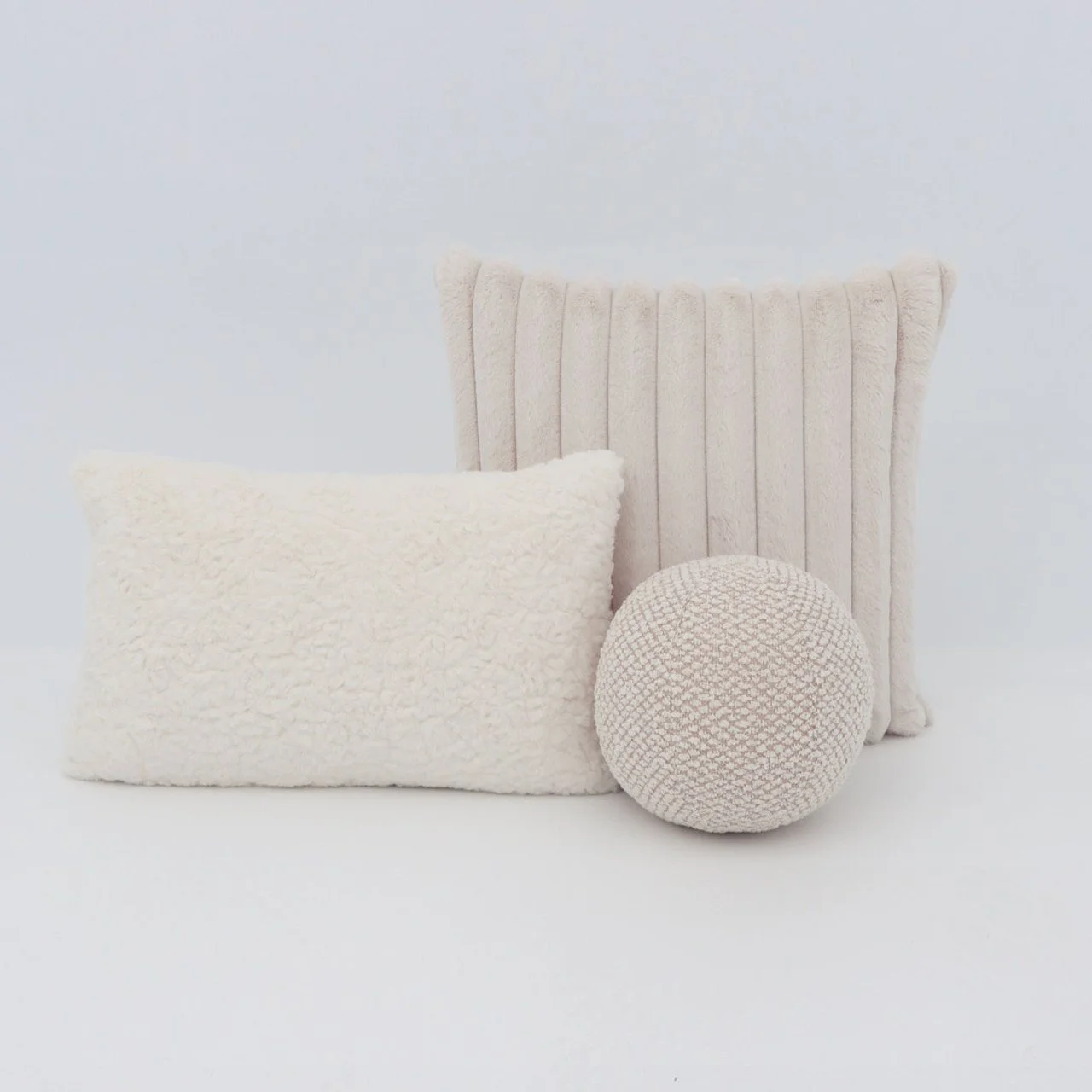 Set of 3 cushions - plush fabrics in ivory