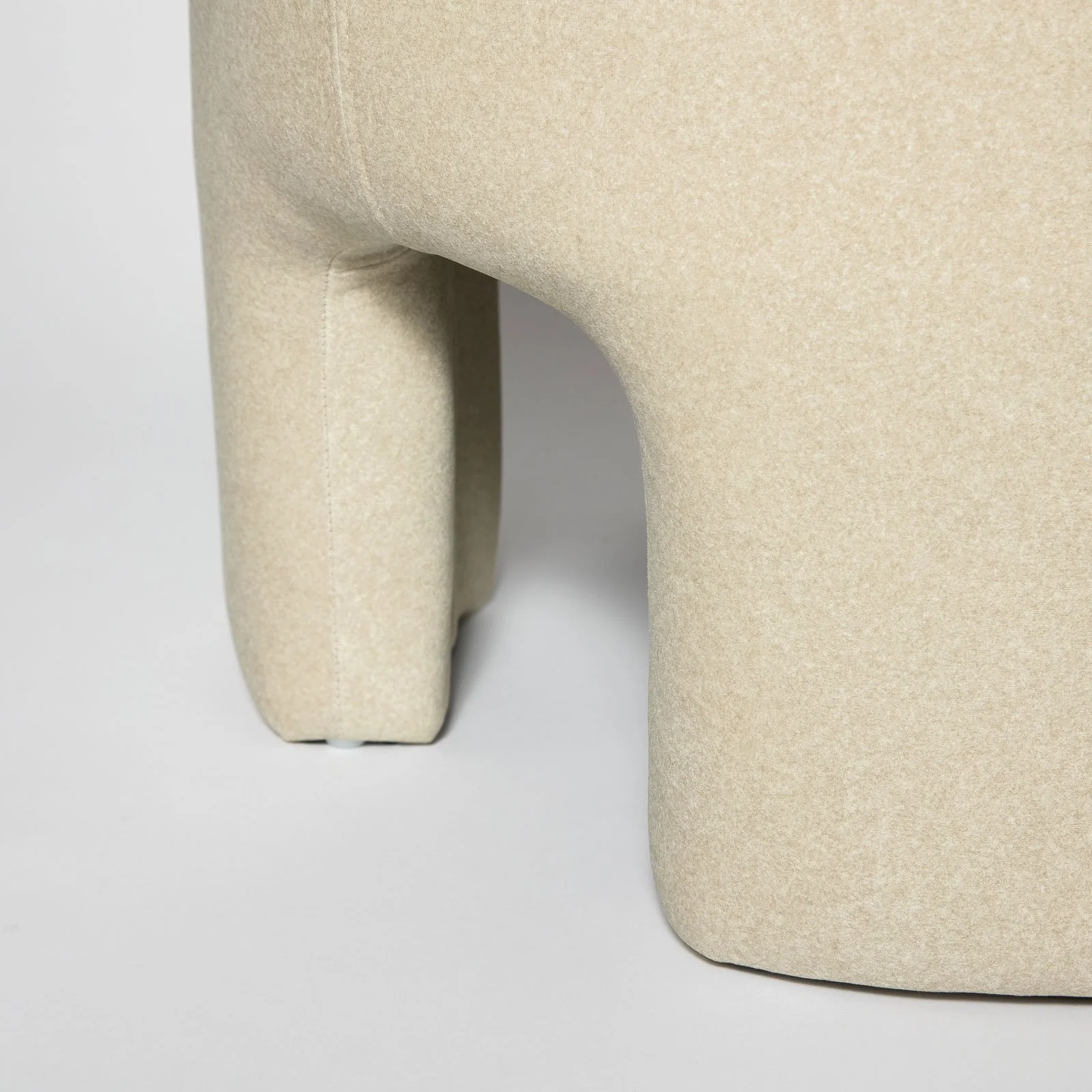 3 Ottoman - Velvet Natural leg detail