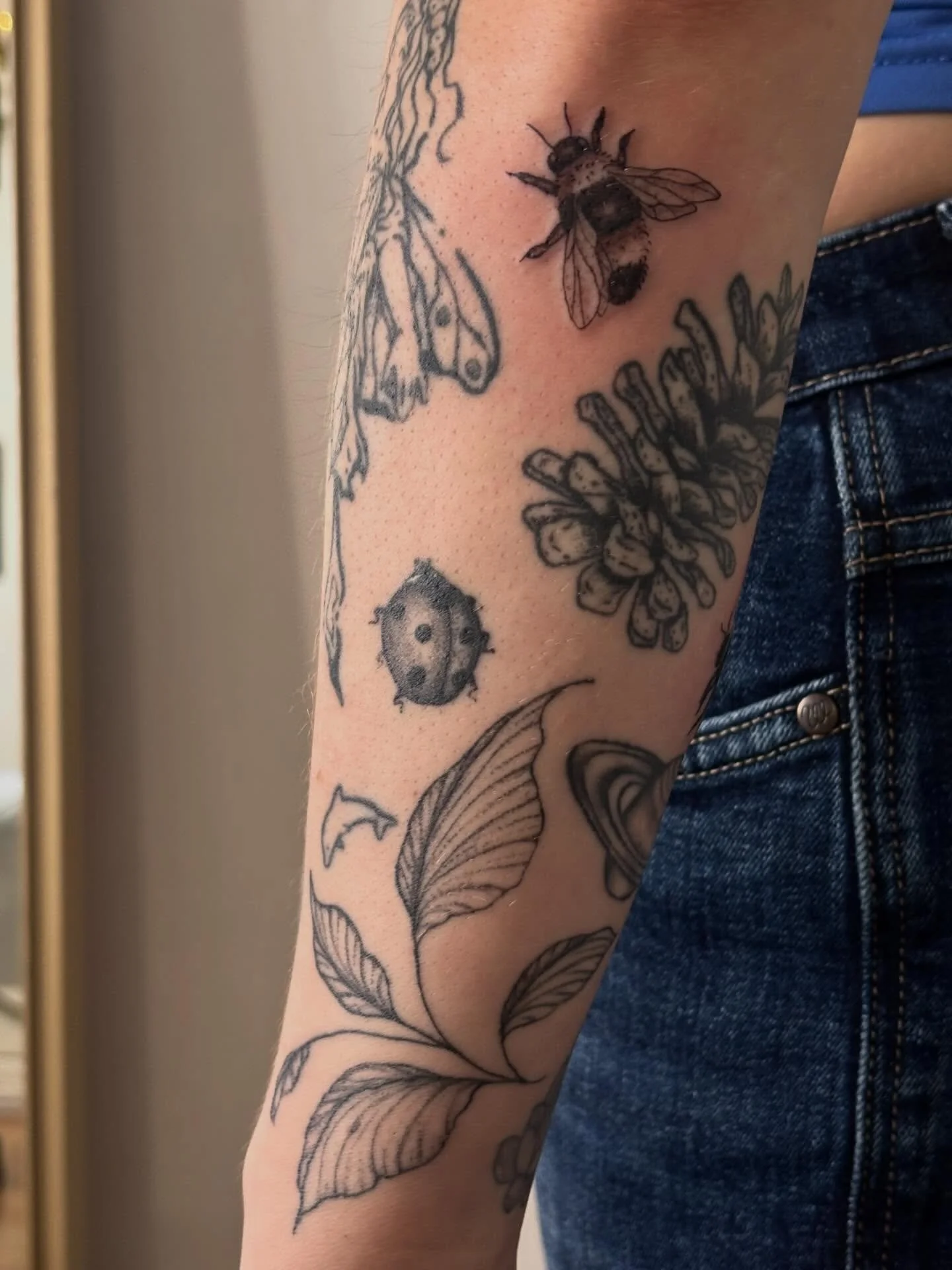 Petit ajout d&rsquo;abeilles en filler pour Gabby 🤍
Cocotte, feuilles et coccinelle gu&eacute;ri 🦋