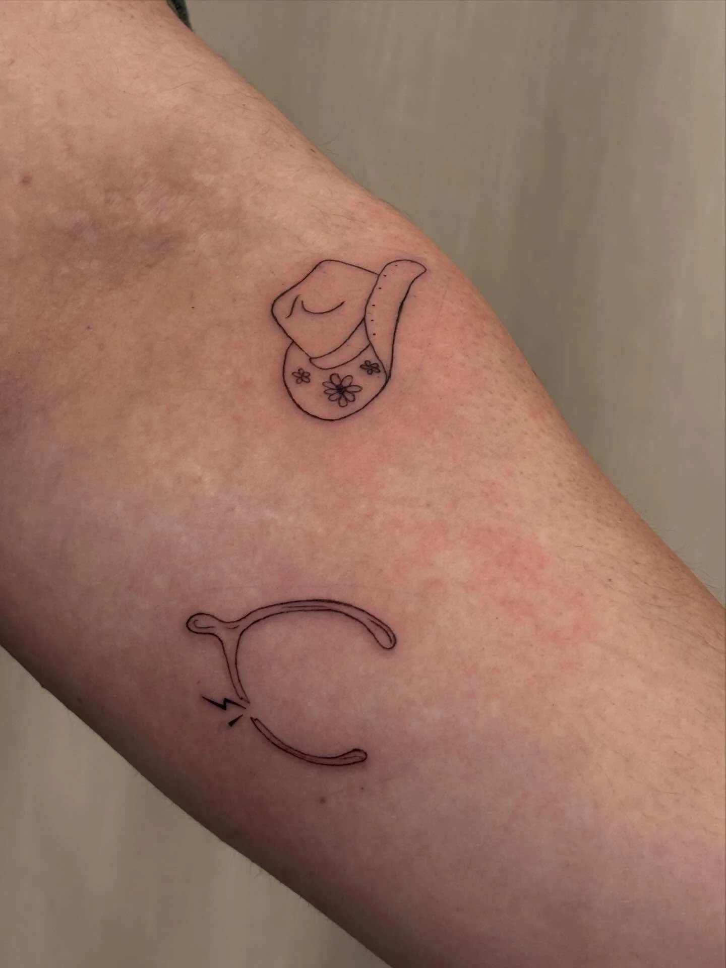 Petits tattoos des derni&egrave;res semaines ✨

#finelinetattoos #tattoo #smalltattoo #sabotagetattooqc