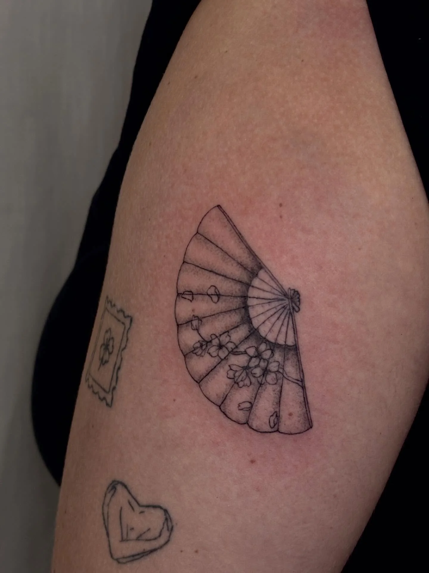 Merci Laurie 😍✨

#tattoo #finelinetattoo #smalltattoo #sabotagetattooqc