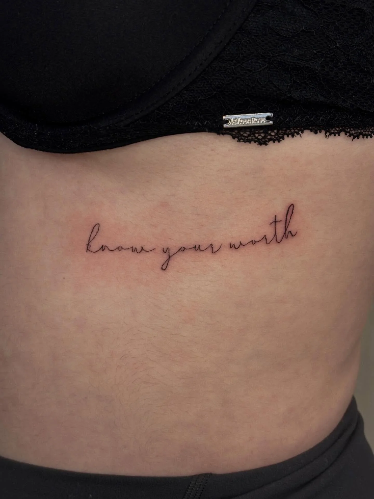 Small tattoos 🦋 merci les filles 🤍💞

#fineline #finelinetattoos #smalltattoos