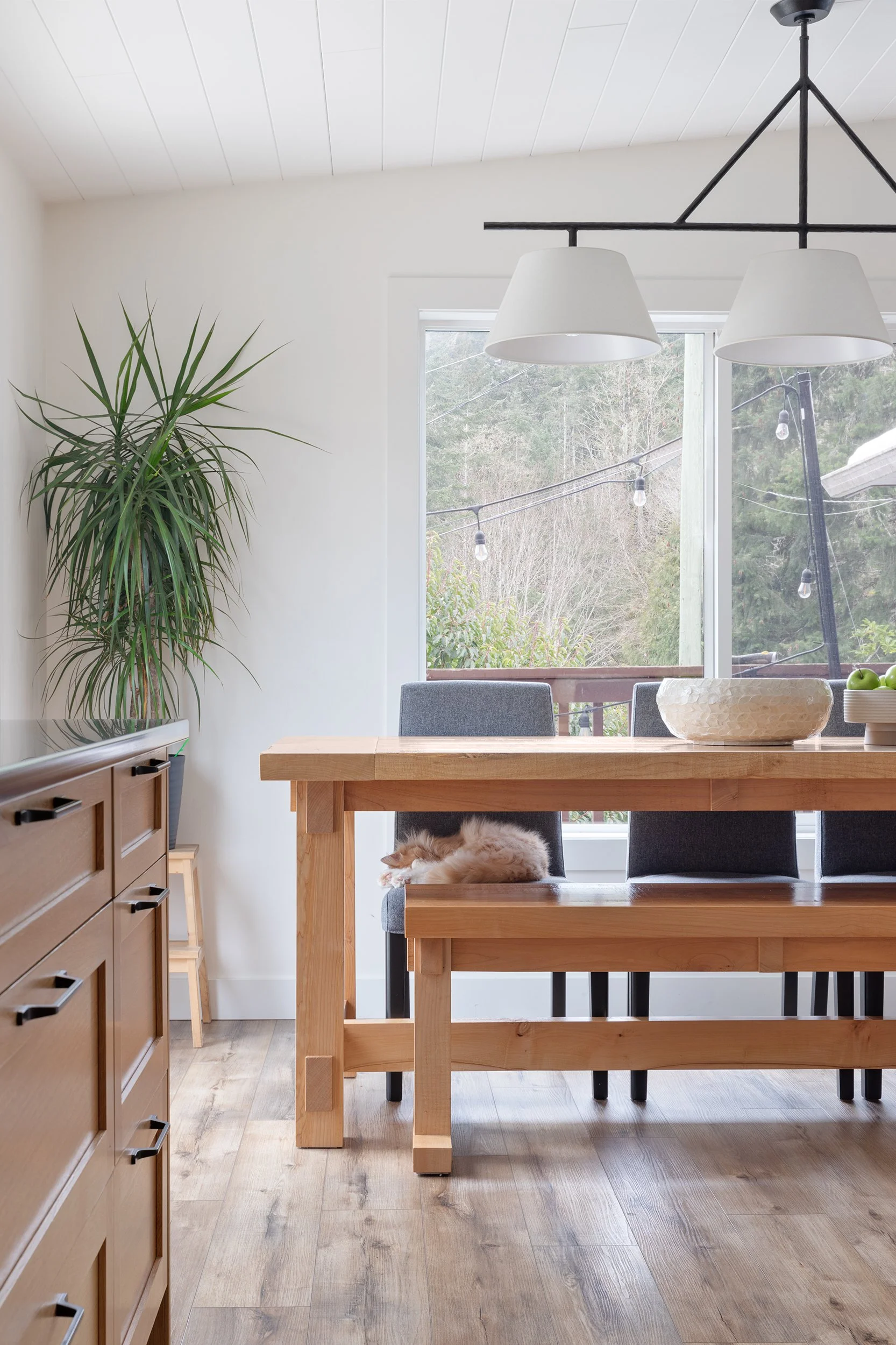 06-Din Table Side.jpg