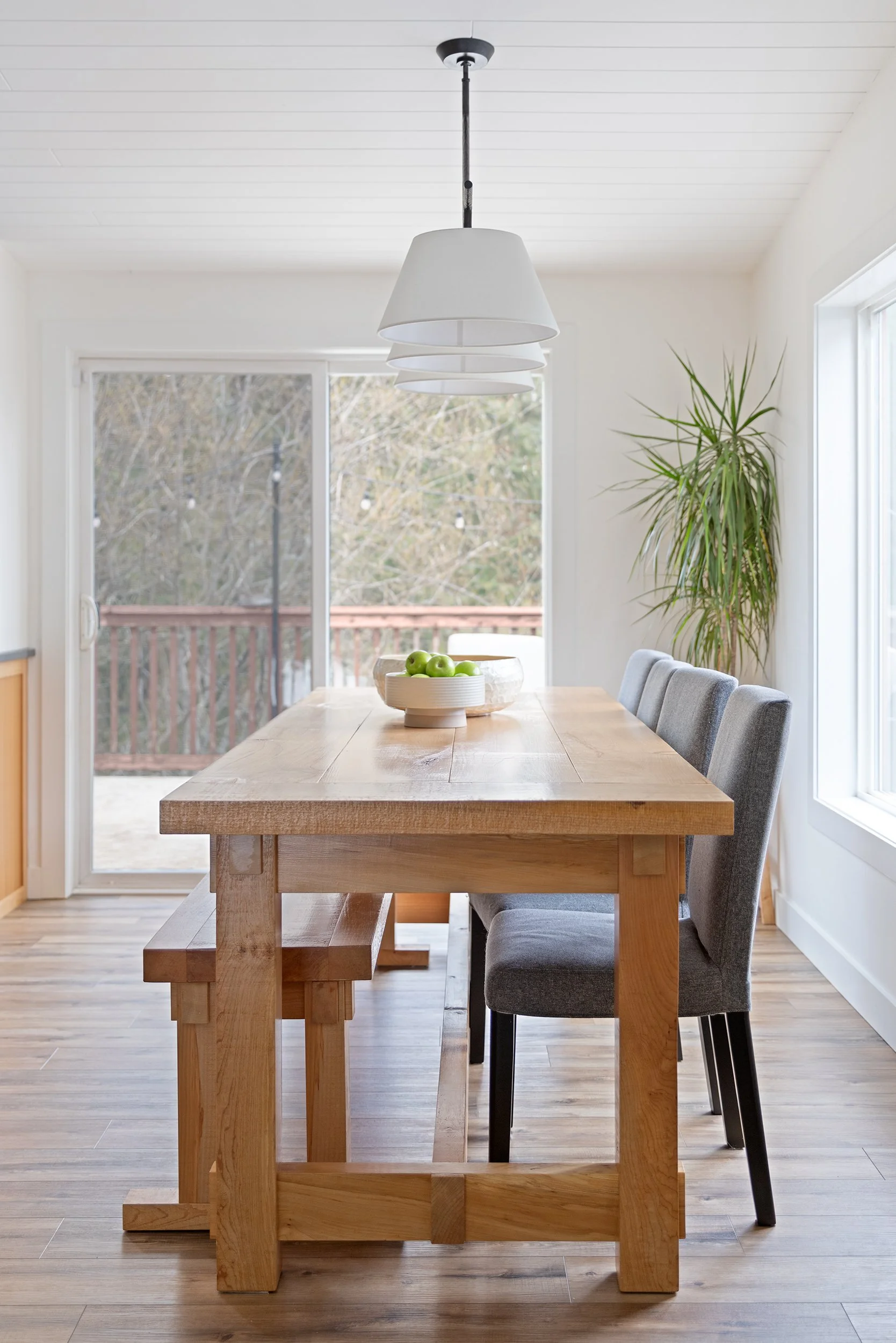 02-Din Table End.jpg