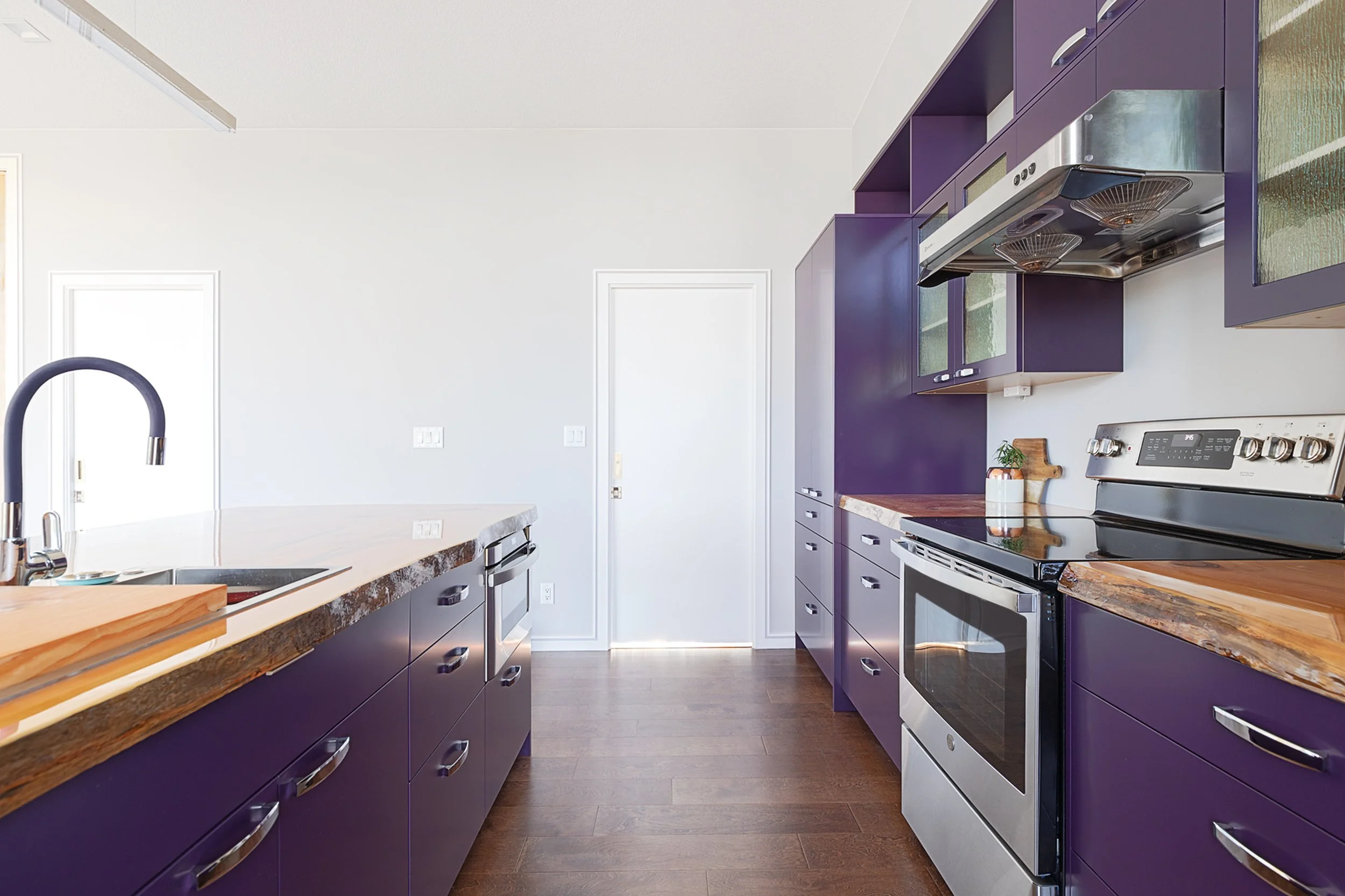 11-Kitchen Galley.jpg