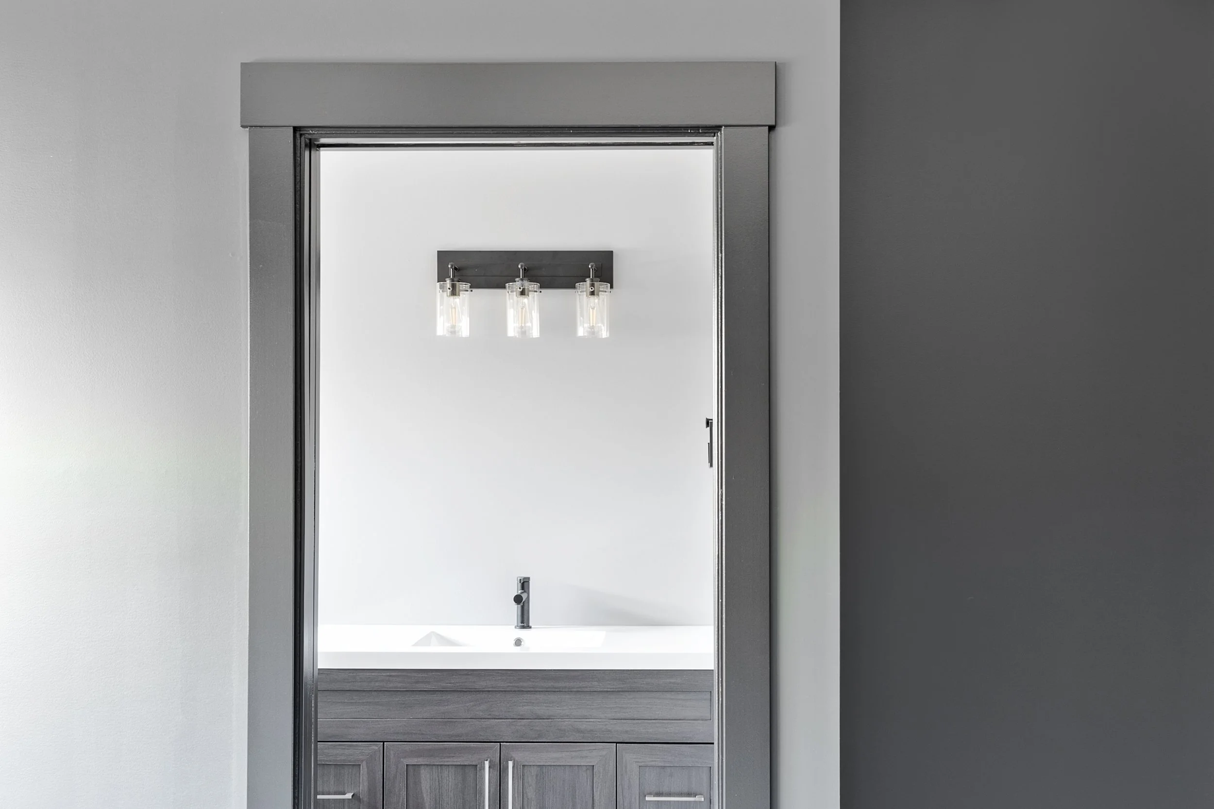 11-Bed to Ensuite.jpg