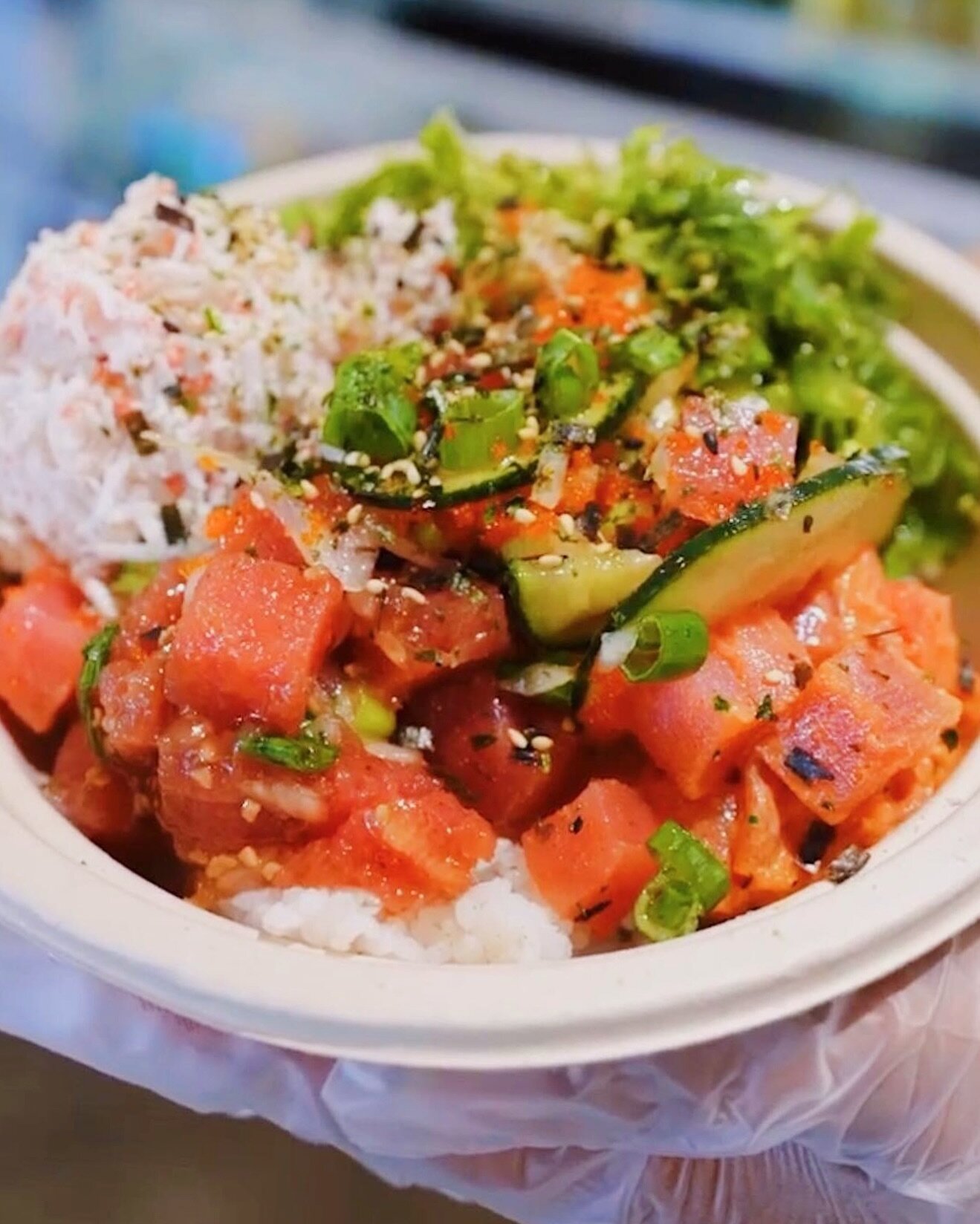 Ahi tuna, spicy tuna, and garlic oyster tuna with all your favorite mix-ins and toppings at Poke House. Served with seaweed salad and a free scoop of crab salad. That&rsquo;s our signature Tuna Lover bowl 🙌

#pok&eacute; #eeeeeats #pok&eacute;bowl #