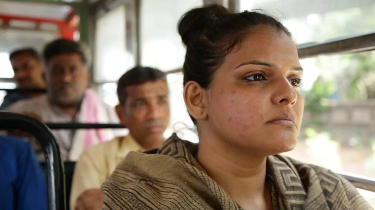 3 seconds divorce-lubna bus.jpg