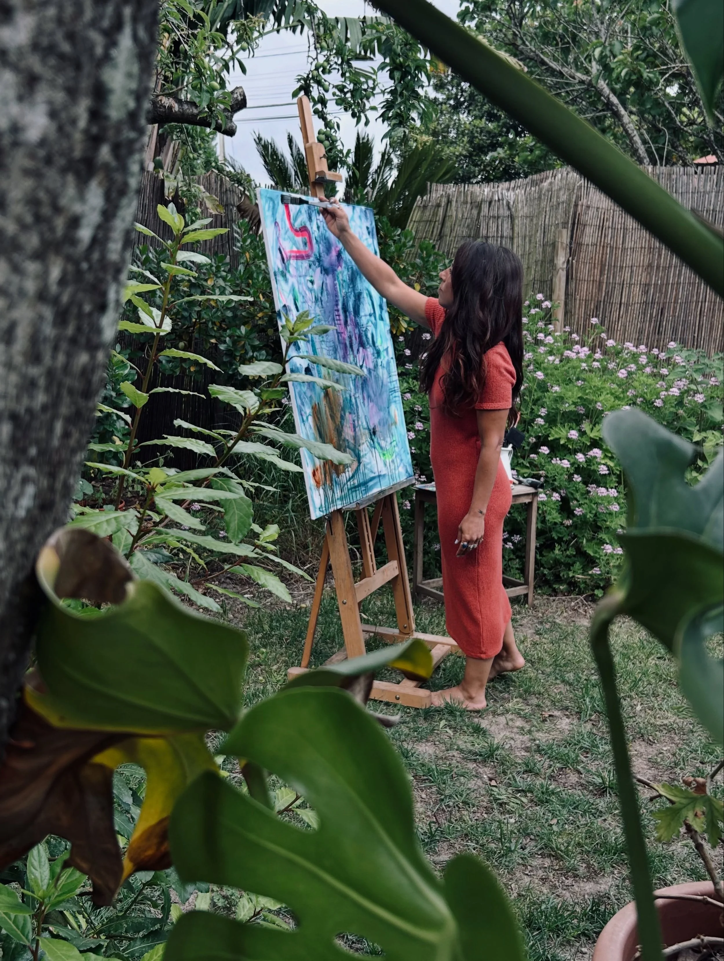 As cadelas ficaram cuidadas, a Jasmim foi para os mimos da av&oacute; e eu para Sesimbra, para o maravilhoso o&aacute;sis onde vive a minha irm&atilde; Marta.

Tinha uma sess&atilde;o fotogr&aacute;fica com a  Renata. H&aacute; meses que est&aacute;v