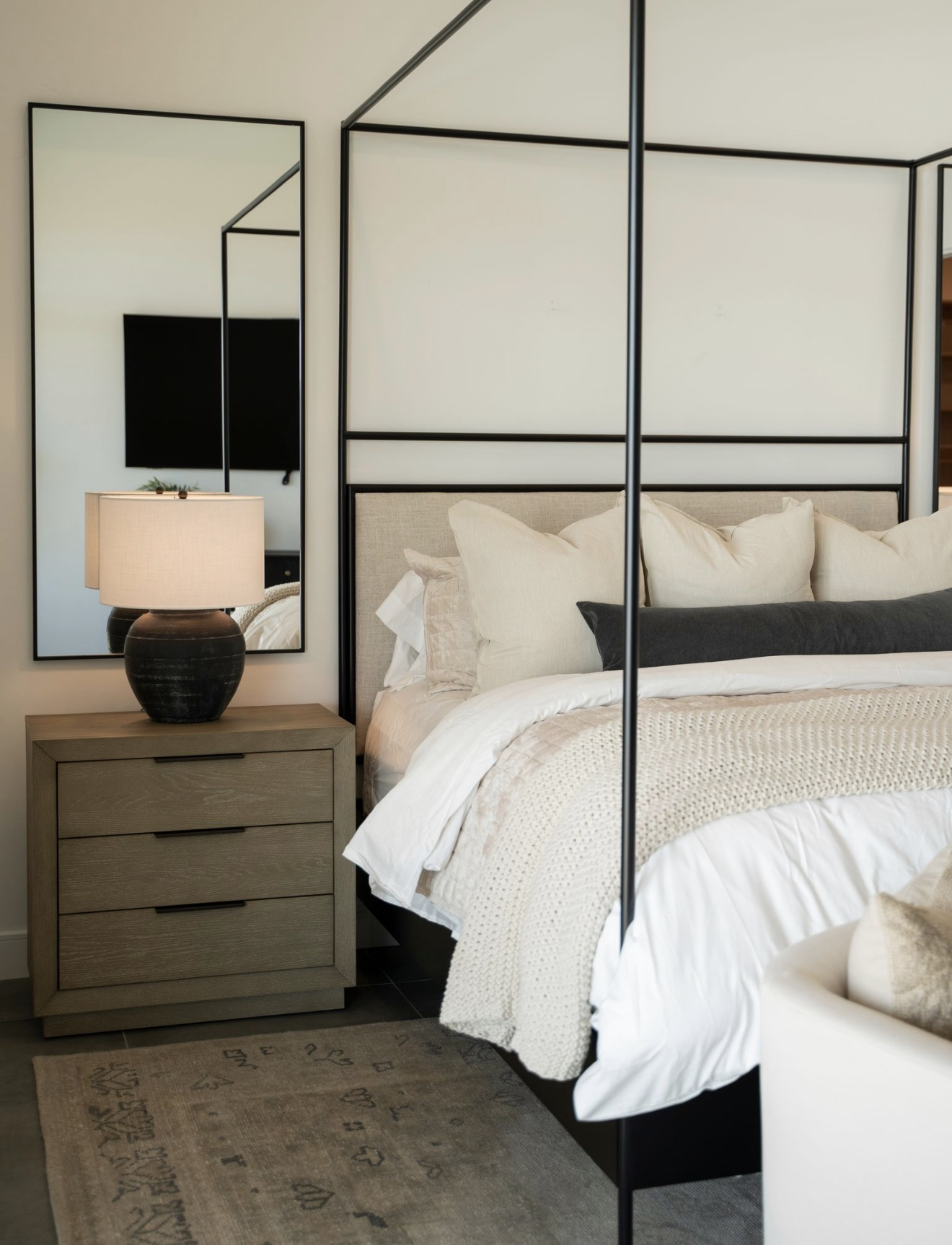 BEDROOM INTERIOR DESIGN_HAVASU LUX STAYS.png