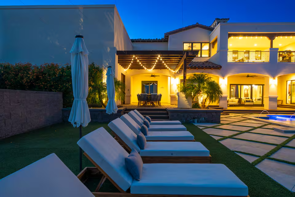 Villa Soleada_Pool Lounge at Night.png