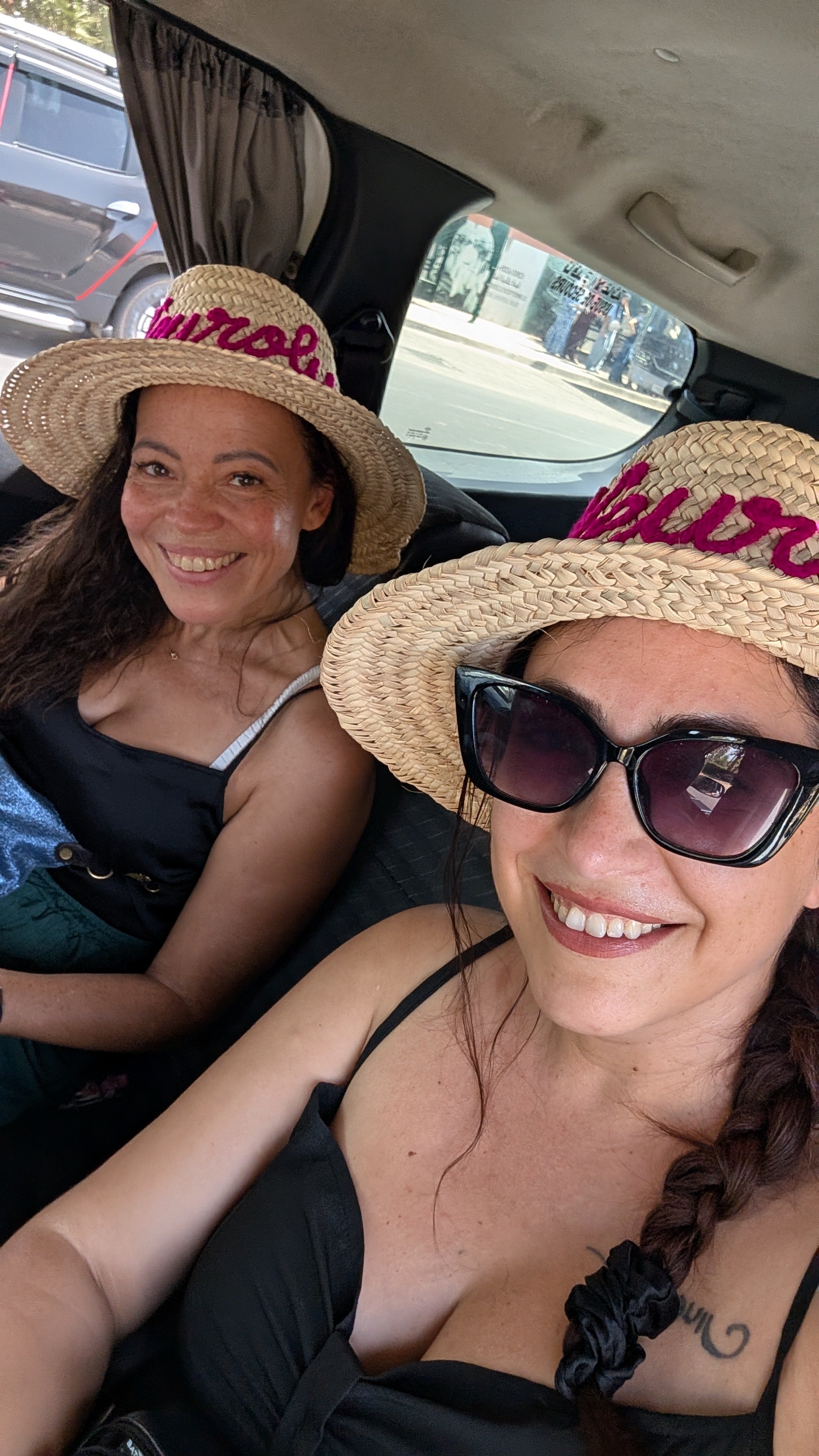Nelcy et Emily chapeau Neuroly