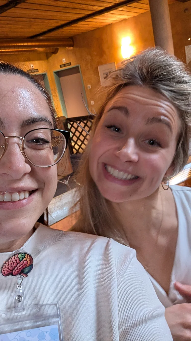 Lise et Emily, chez Neuroly