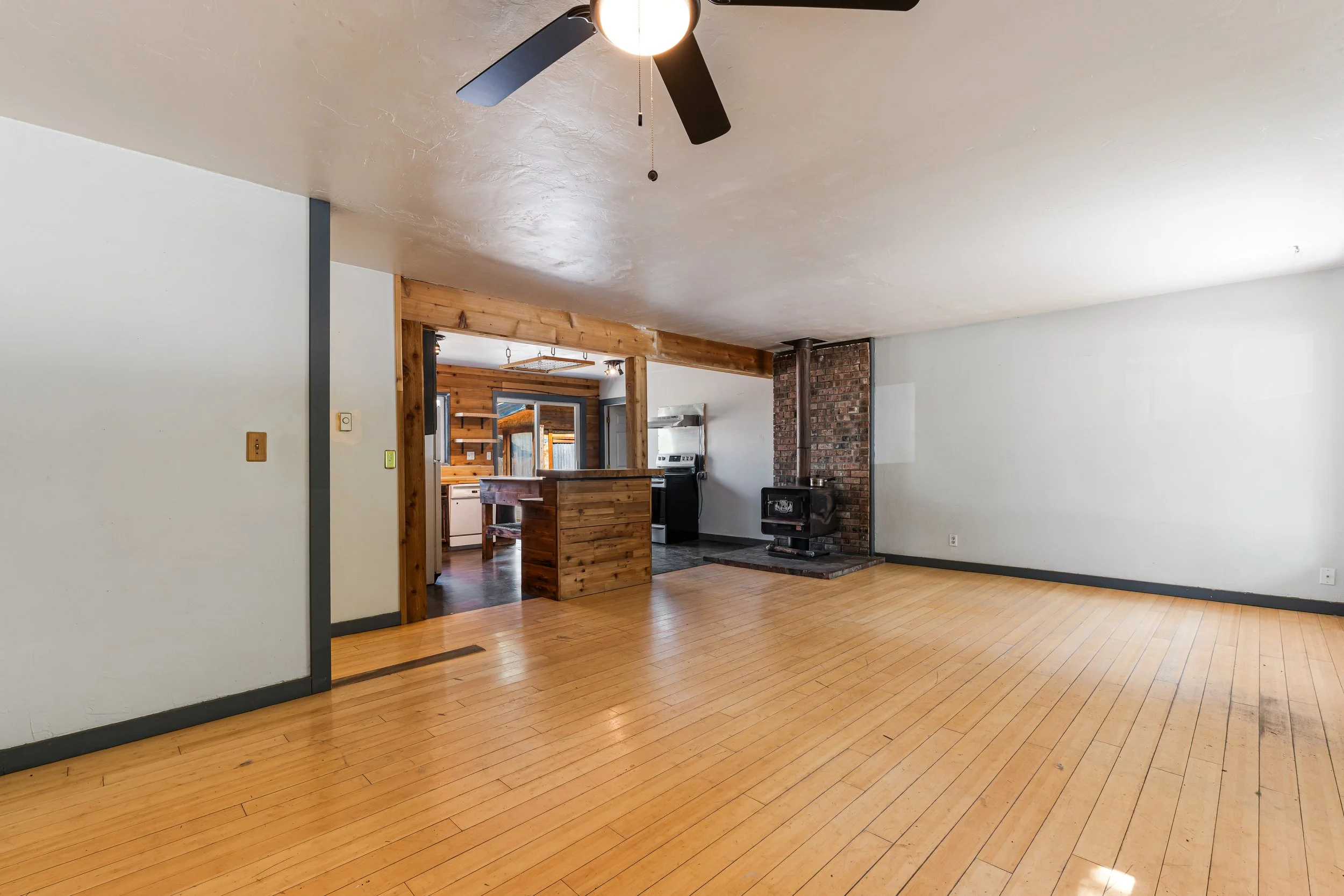 10-515 SE 4th St-8.jpg