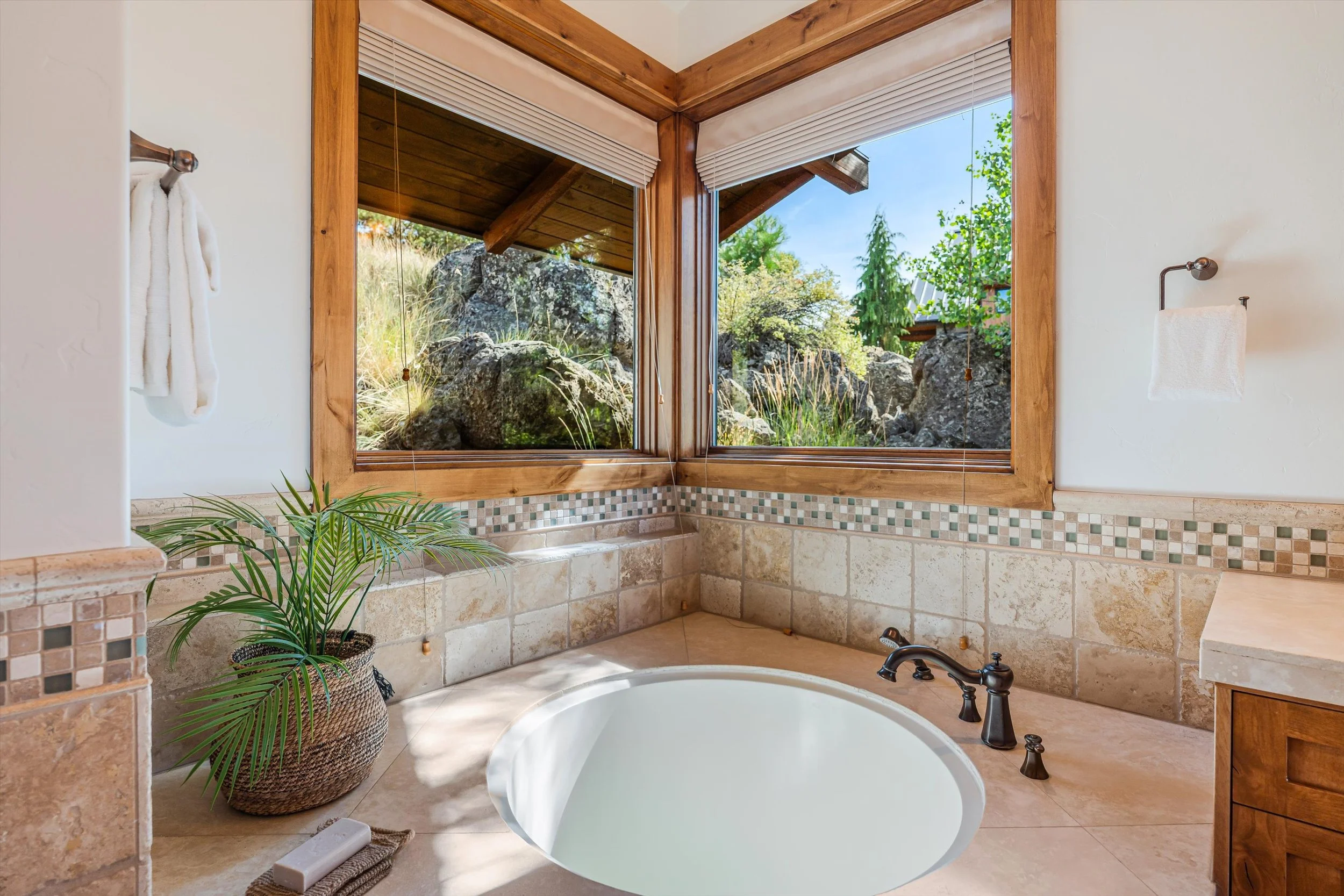 24-3282 NW Starview Dr-38.jpg