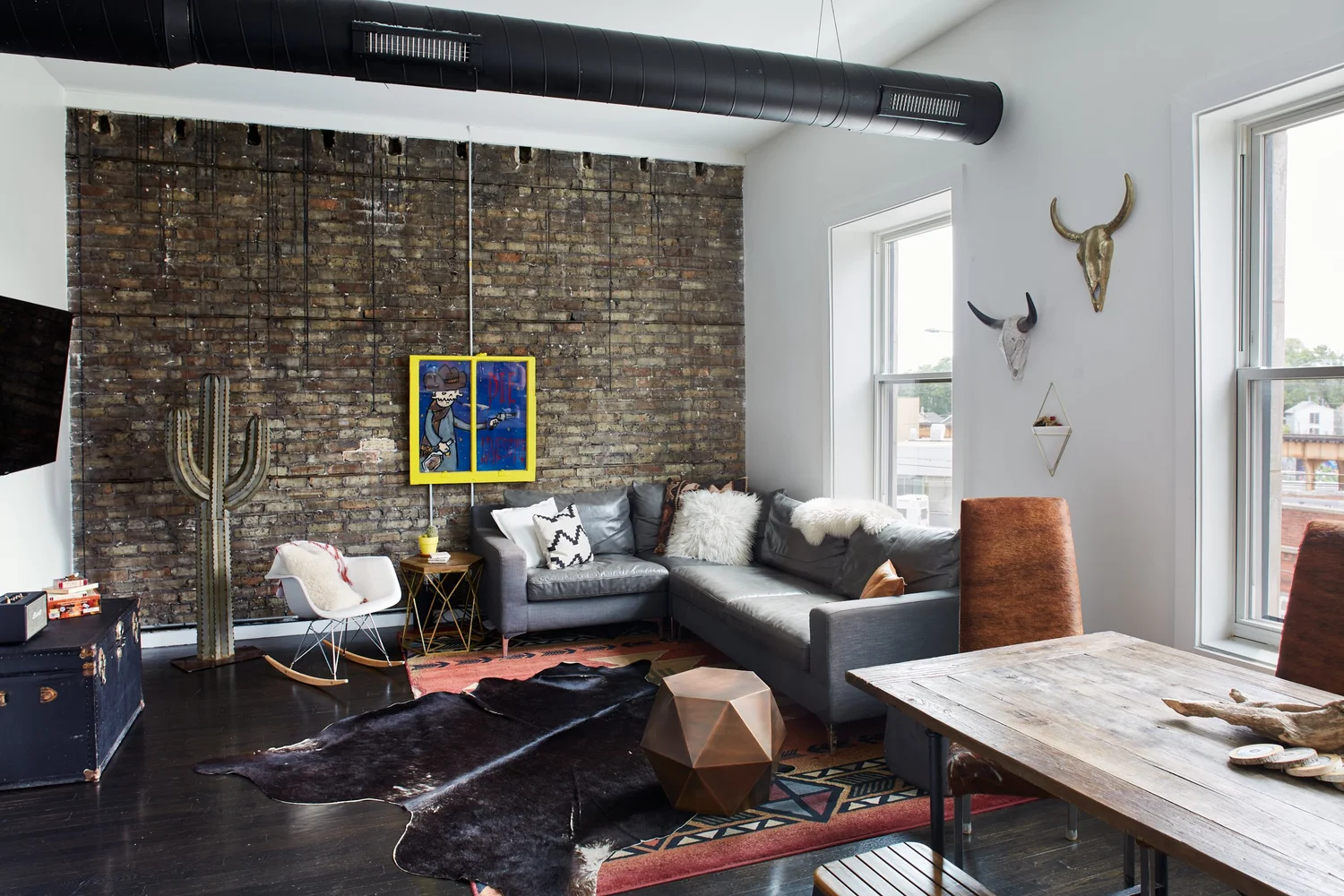 Curated visual reference: Gallery Detail: Airbnb Rental South Western Penthouse Logan Sq Chicago With Backyard