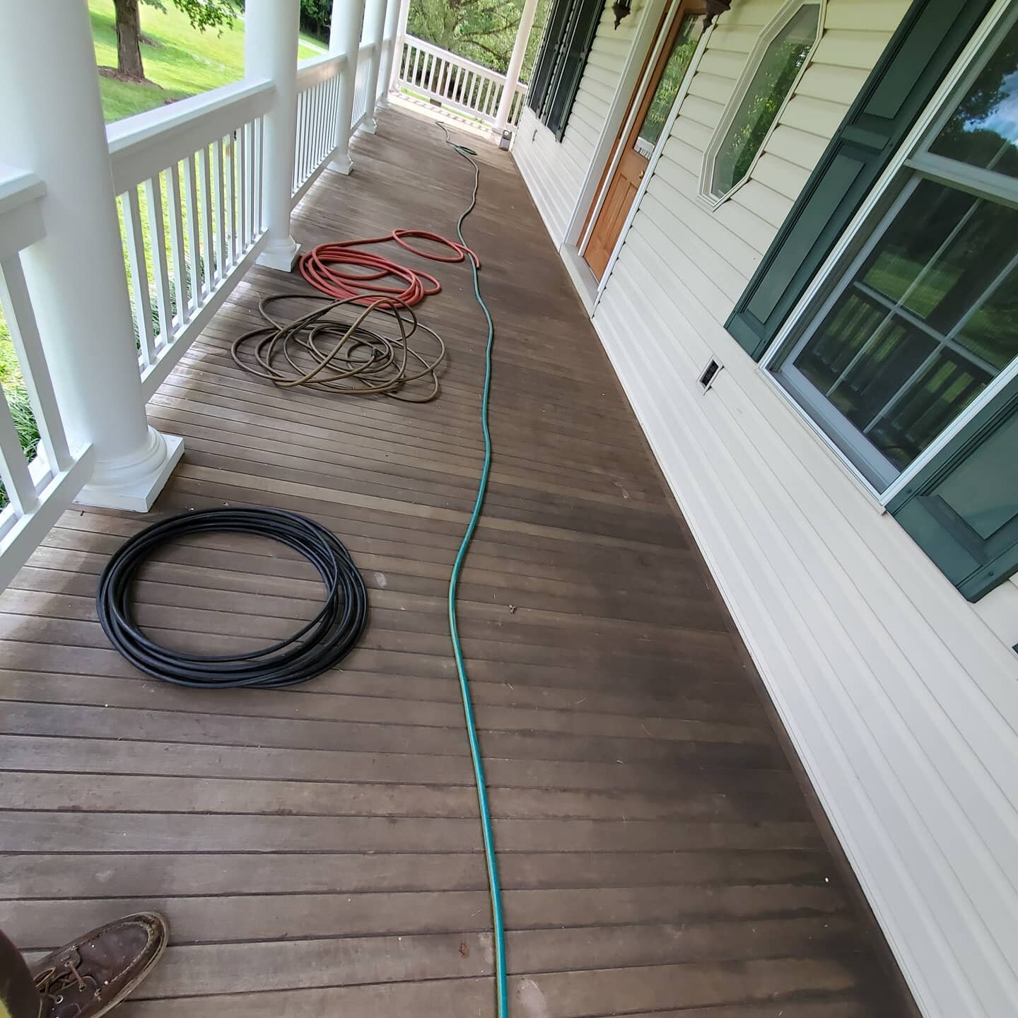 The Deck Dudes Stain Ipe T&amp;G porch floor with Penofin
#&quot;Don't Forget to Wipe&quot;
#Penofin  #ipe
#TheDeckDudes  #stainingwood