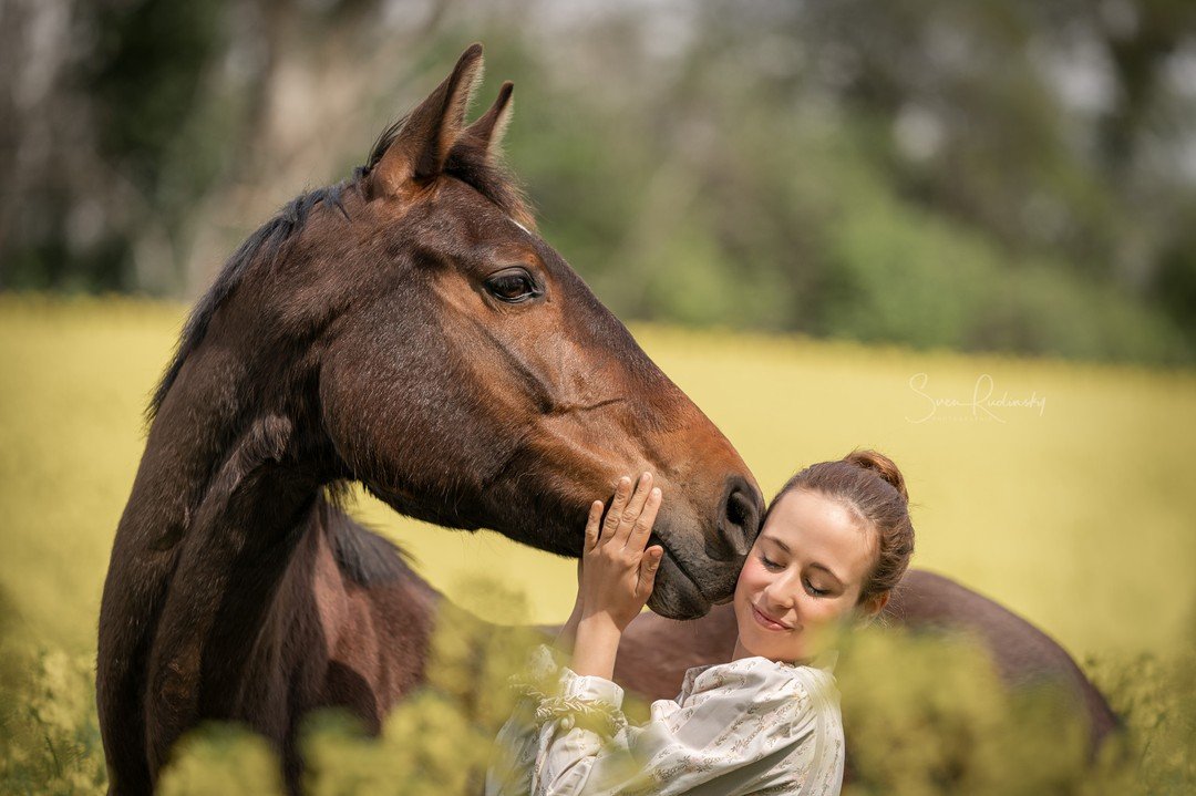 Wenn im Fr&uuml;hling alles bl&uuml;ht 🌺

Pferdeshooting 2023 mit @soulhorse_campary 🐴

📷 Equipment:
- Sony Alpha 9
- Sony FE 70-200 GM

#raps #rapsfeld #fr&uuml;hling #pferdeliebe #pferdeshooting #pferdem&auml;dchen #pferd #pferde #pferdefotograf