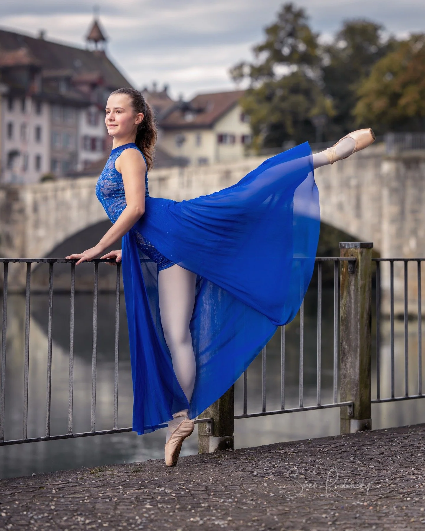 Ballett-Fotoshooting mit @finjaravenna 🩰, vielen Dank Finja 🤗

Allen ein sch&ouml;nes Wochenende 🎉

---

📷 Equipment:
- Sony Alpha A1
- Sony FE 85 1.4 GM II⁠

---

#ballett #ballet #ballettfotoshooting #fotoshooting #BalletPhotography #sonyalpha 