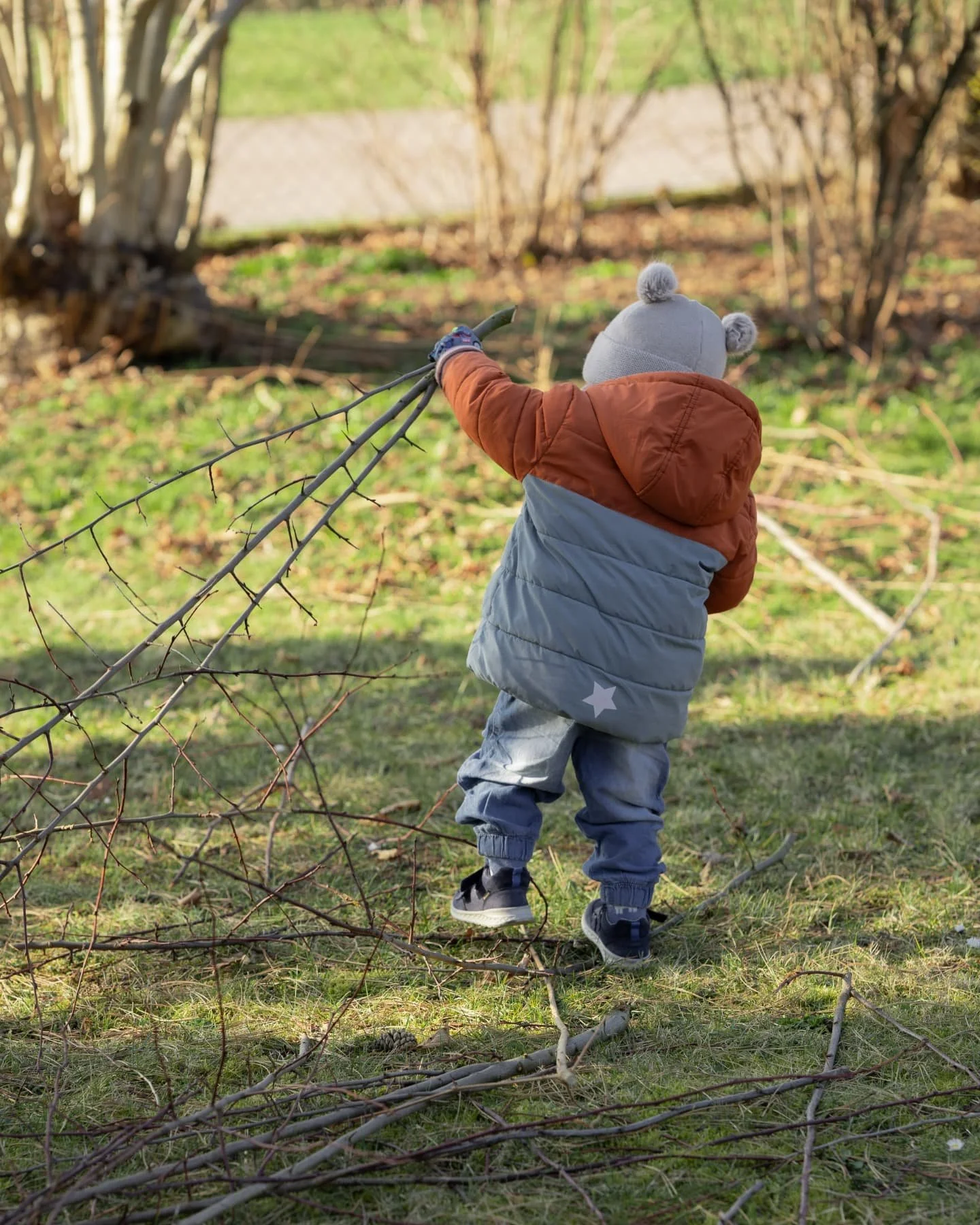 🍃🍂

Los geht's!

Vom 1. Oktober bis Ende Februar ist es laut Bundesnaturschutzgesetz erlaubt, Hecken, B&uuml;sche und B&auml;ume zu schneiden und zu entfernen.

In den w&auml;rmeren Monaten sollen V&ouml;gel in Ruhe nisten und Junge aufziehen k&oum