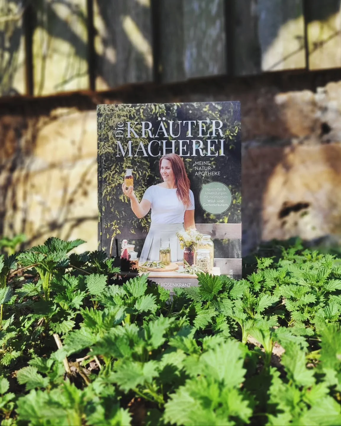 Ganz lieben Dank @die_kraeutermacherei f&uuml;r das signierte Exemplar!
Ich freue mich schon drauf, durchzust&ouml;bern und ein paar neue Rezepte auszuprobieren!

#cnservices #herbalism #naturalliving #organicgarden