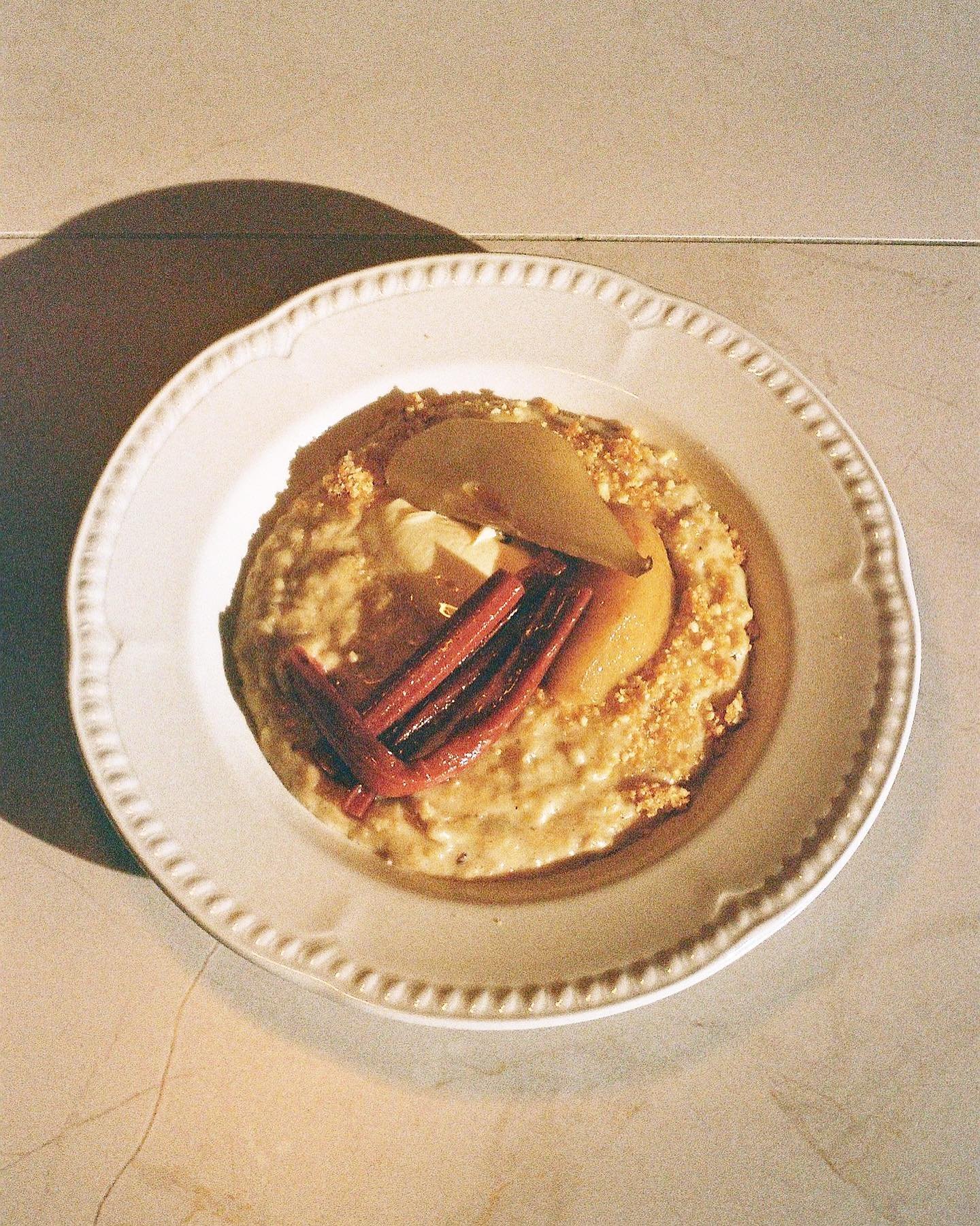 Burnt Butter Porridge 🌼

Rolled Oats are toasted in Burnt Butter &amp; Chai Spices. Topped with house made Almond Praline, Sour Pear, Poached Rhubarb &amp; a dollop of White Chocolate Sour Cream

A porridge you will never forget 💛