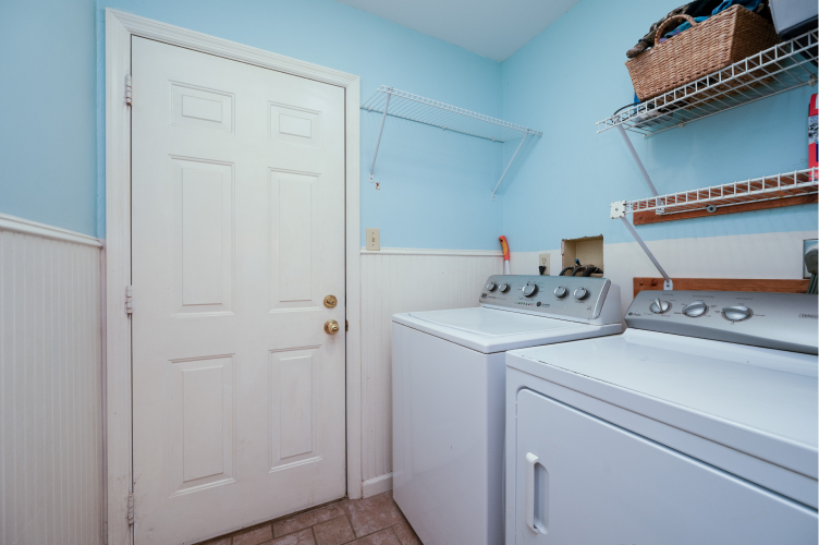 241WWalnutTreeDrive-16 1.png