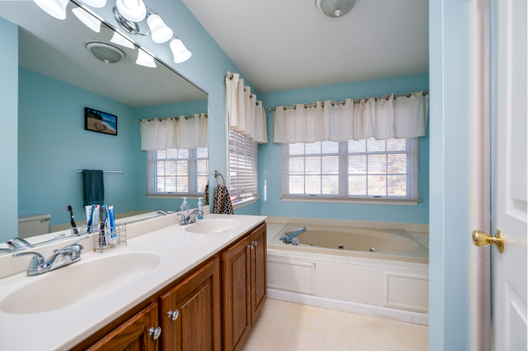 241WWalnutTreeDrive-37 1.png