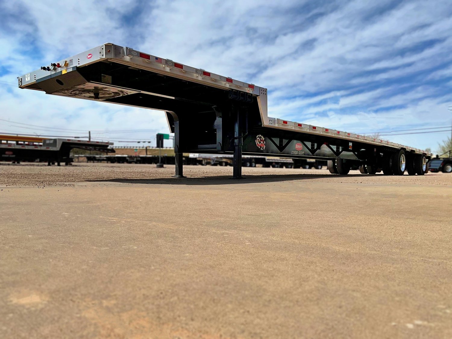 Drop deck trailer for Utah commercial hauling