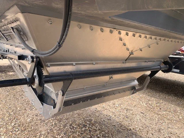 sand_hopper_trailer_wet_dry.jpg
